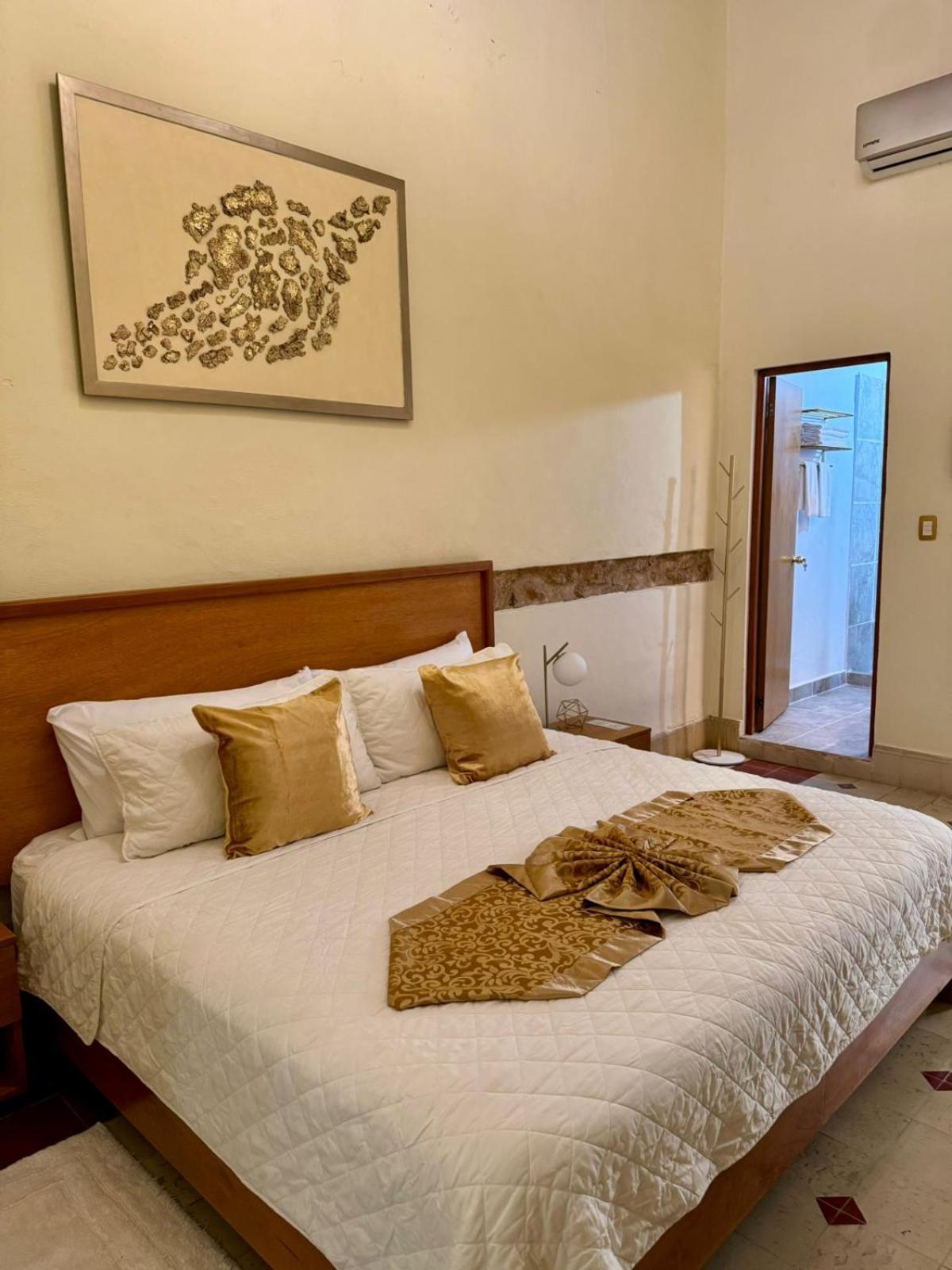Deluxe King Room,1708261187:JPEG