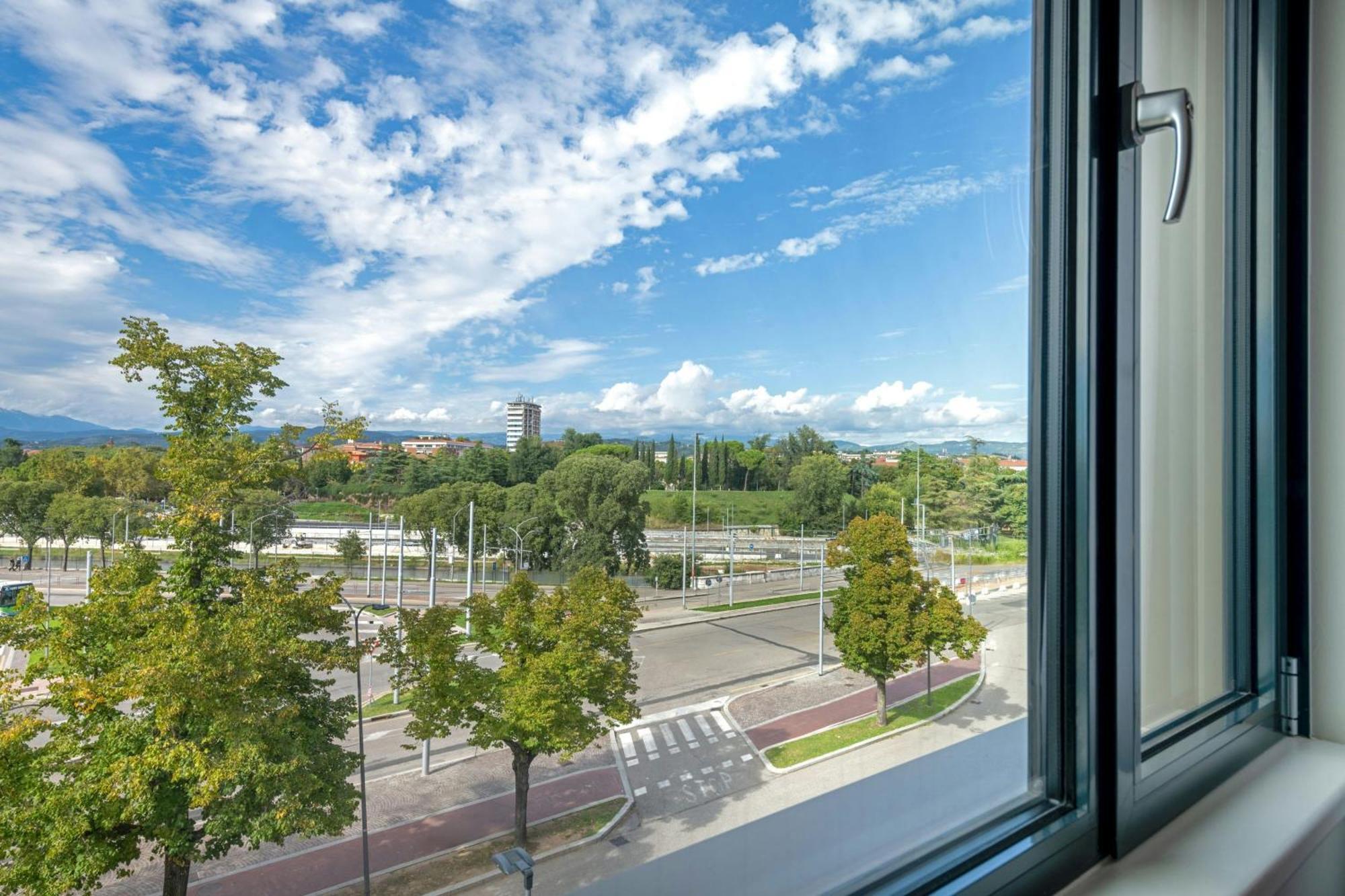 Sleeper Plus Queen Room City View