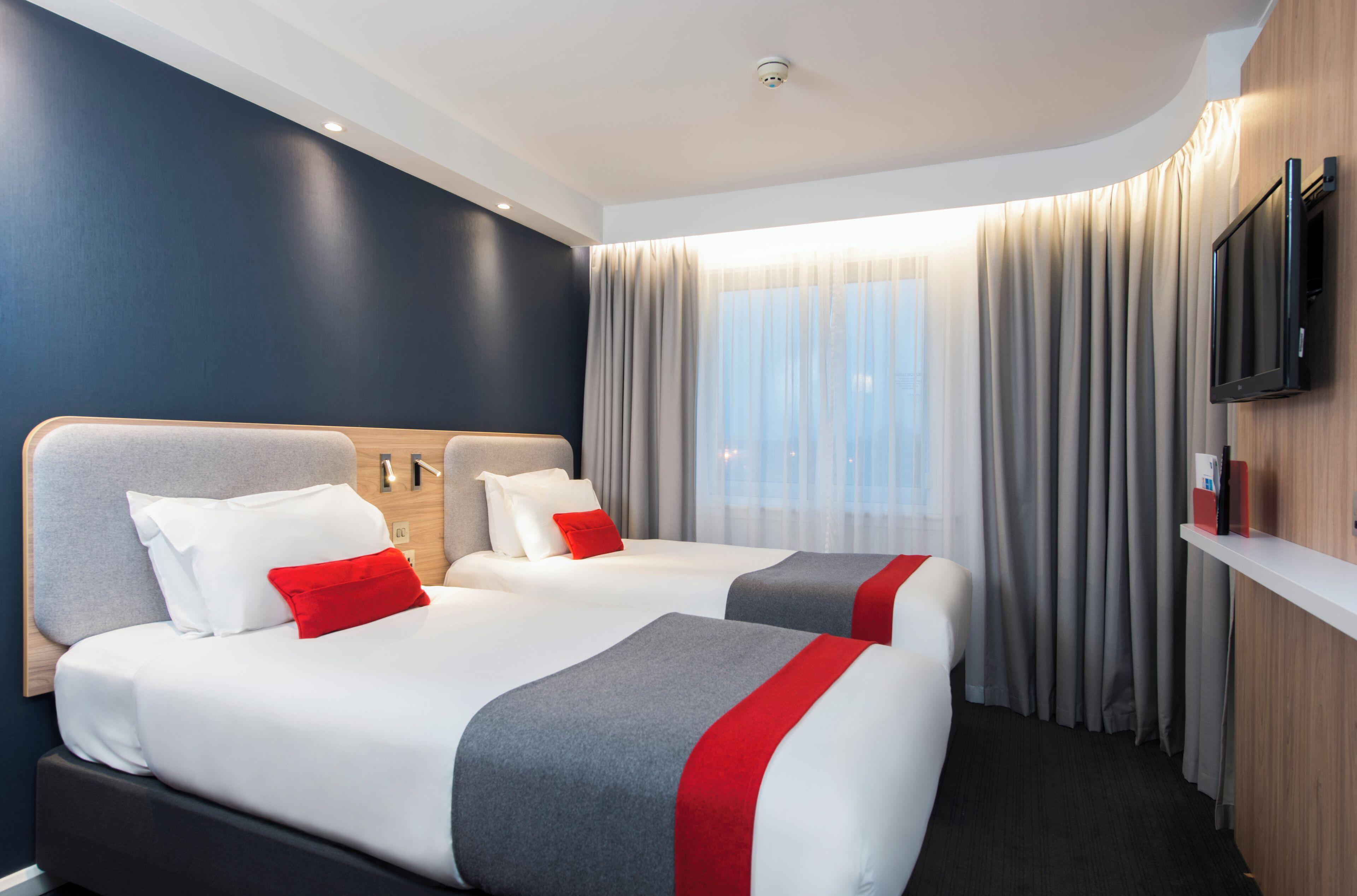 Standaard Tweepersoonskamer met 2 Aparte Bedden en Gratis Warm Ontbijt