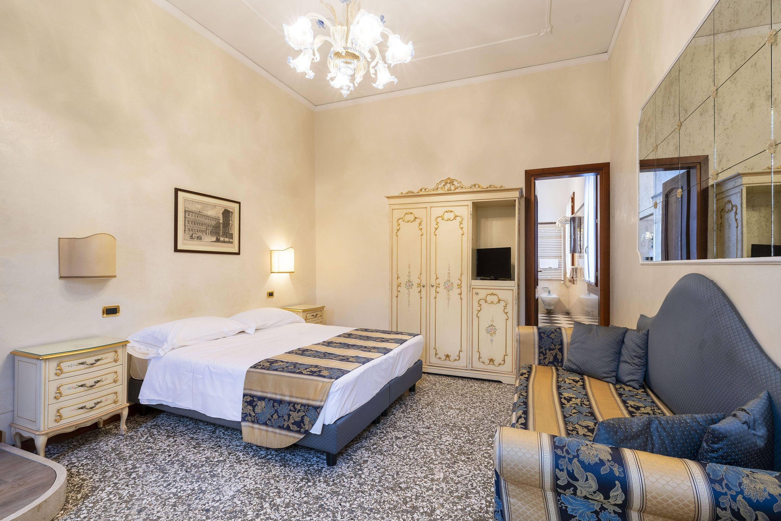 Triple Room Dependence