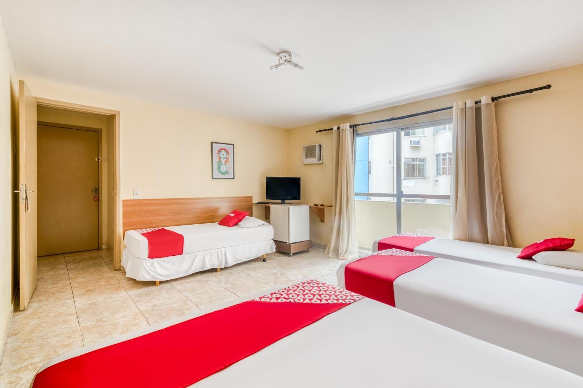 Quarto Quíntuplo com 1 Cama de Casal e 3 Camas Individuais