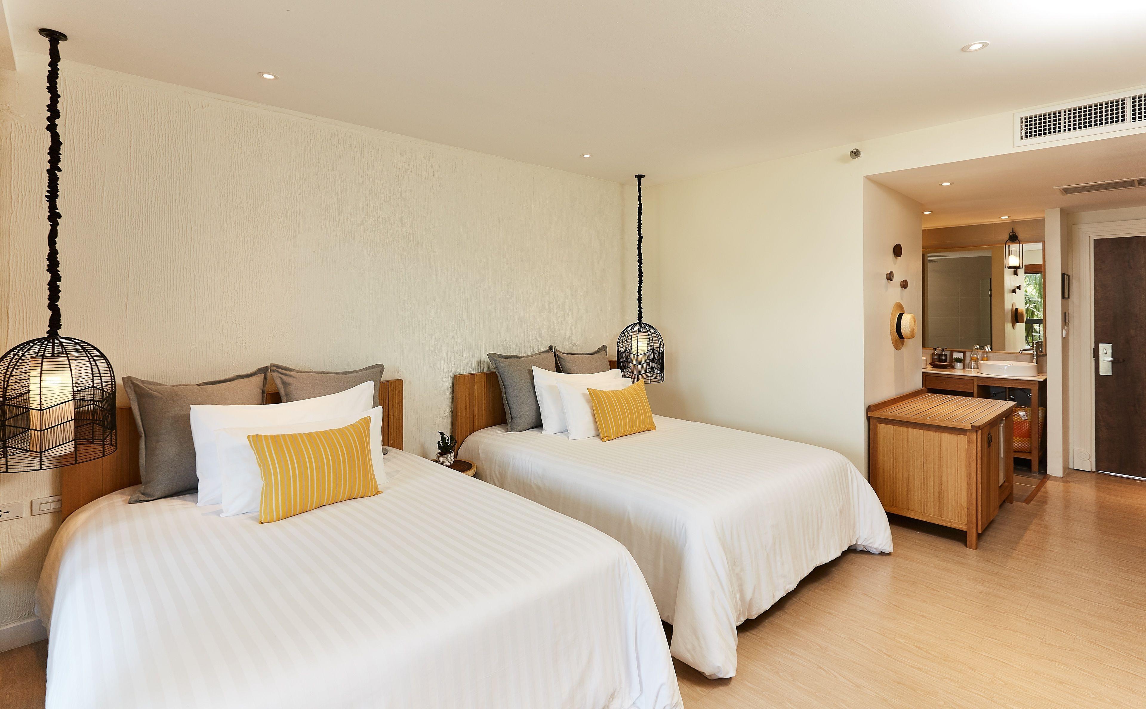 DLX Two Queens Room