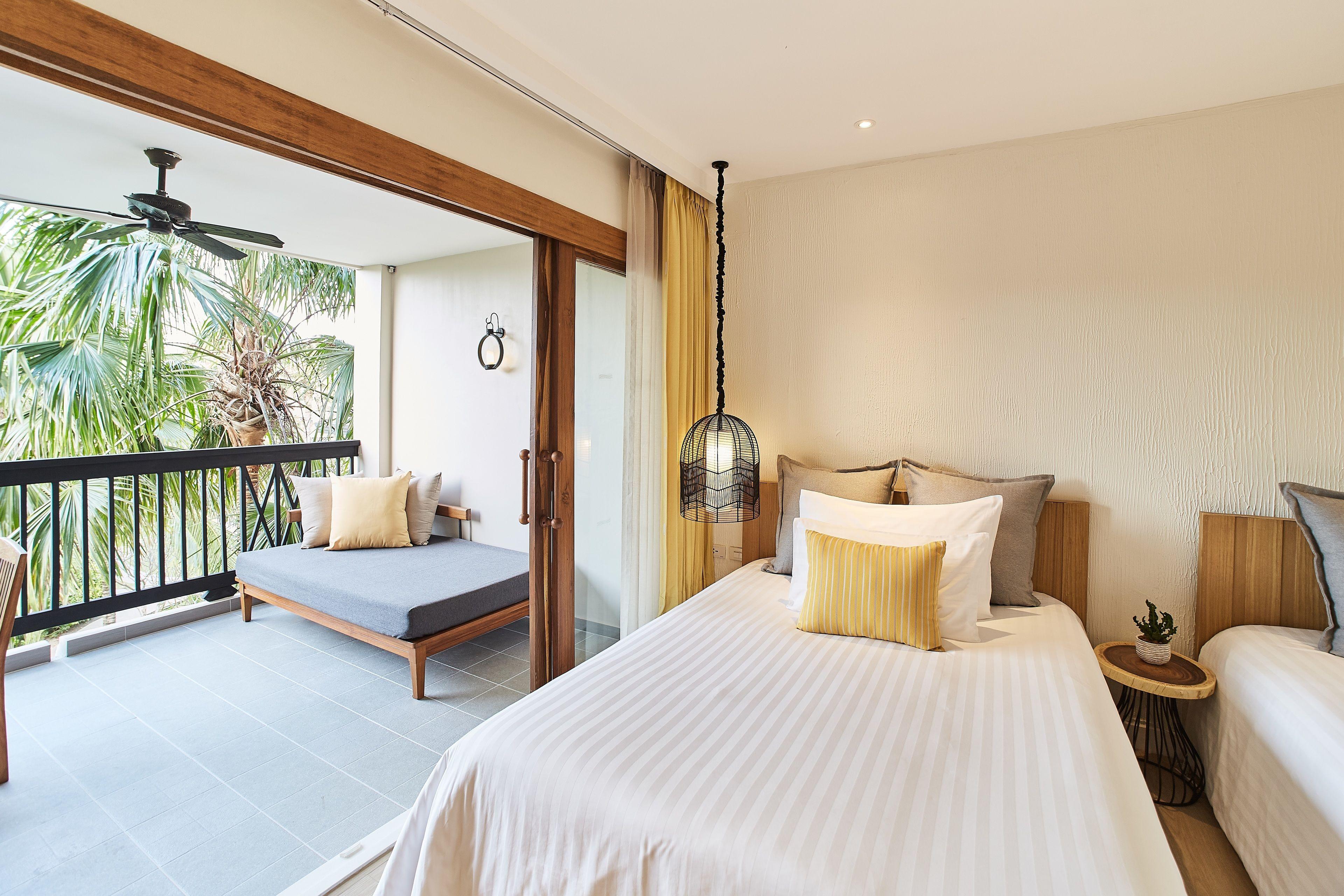 DLX Two Queens Room