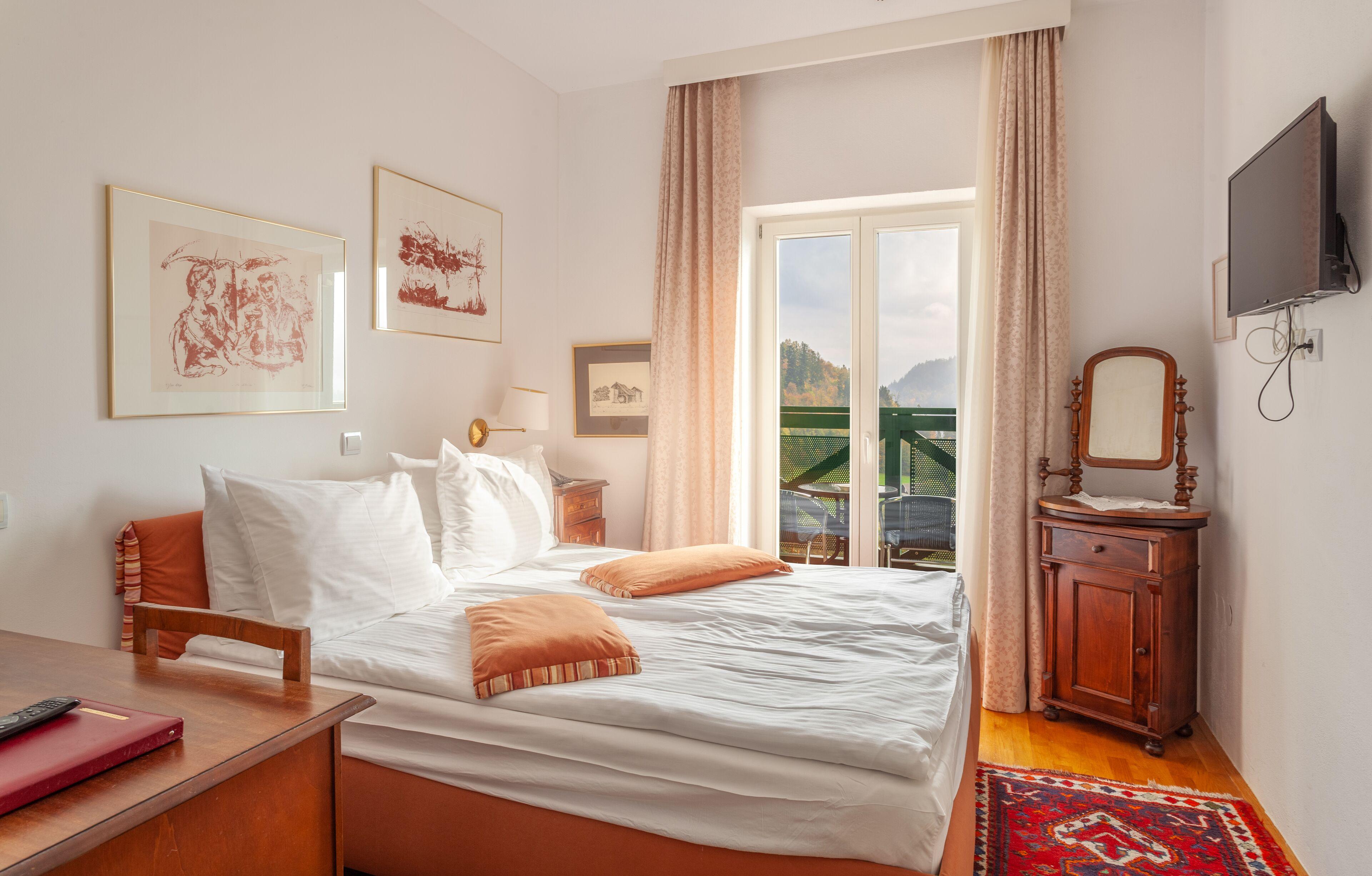 Double or Twin Room Balcony Lake View