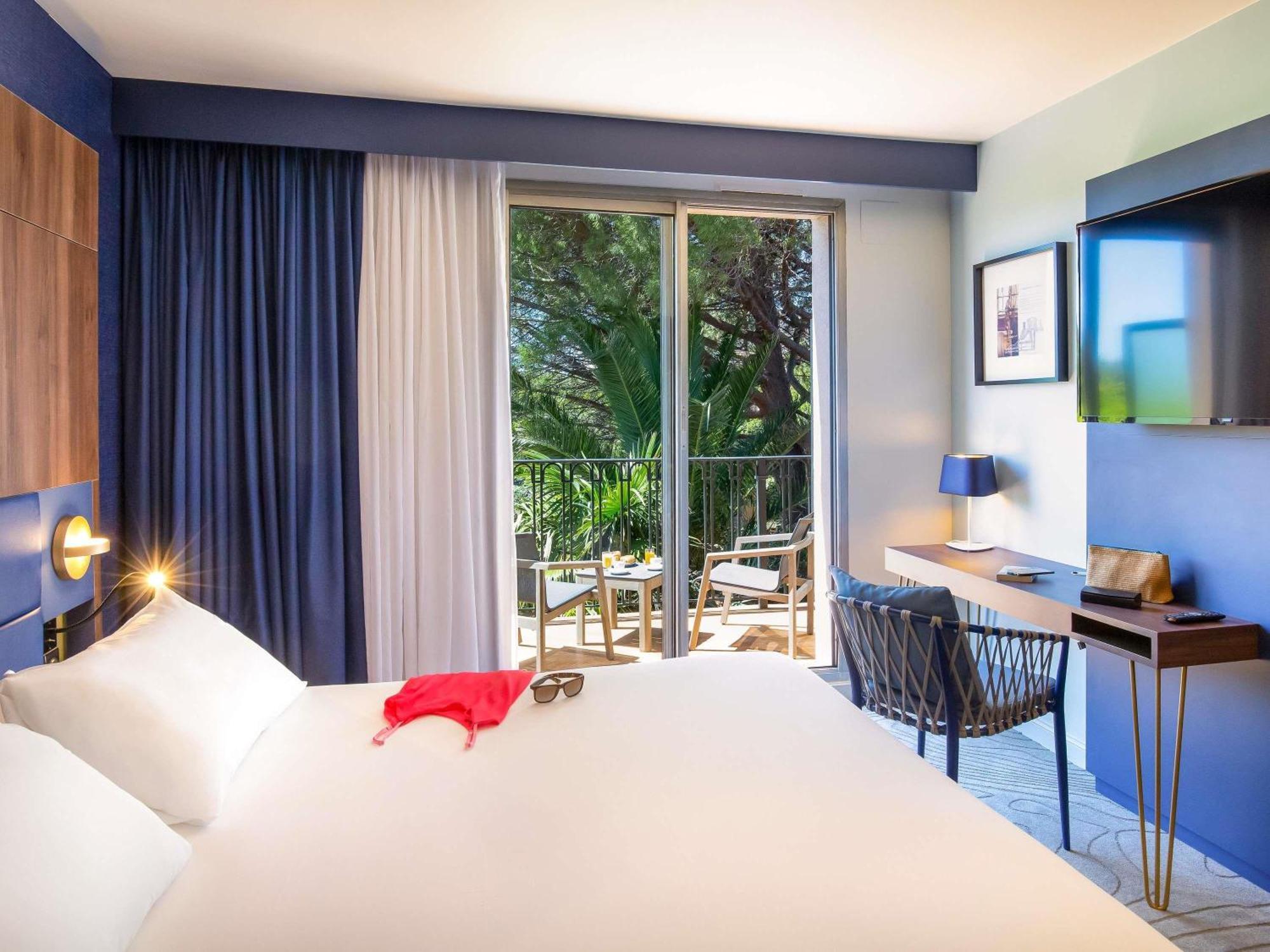 Habitación Doble Privilege con balcón y vistas al jardín
