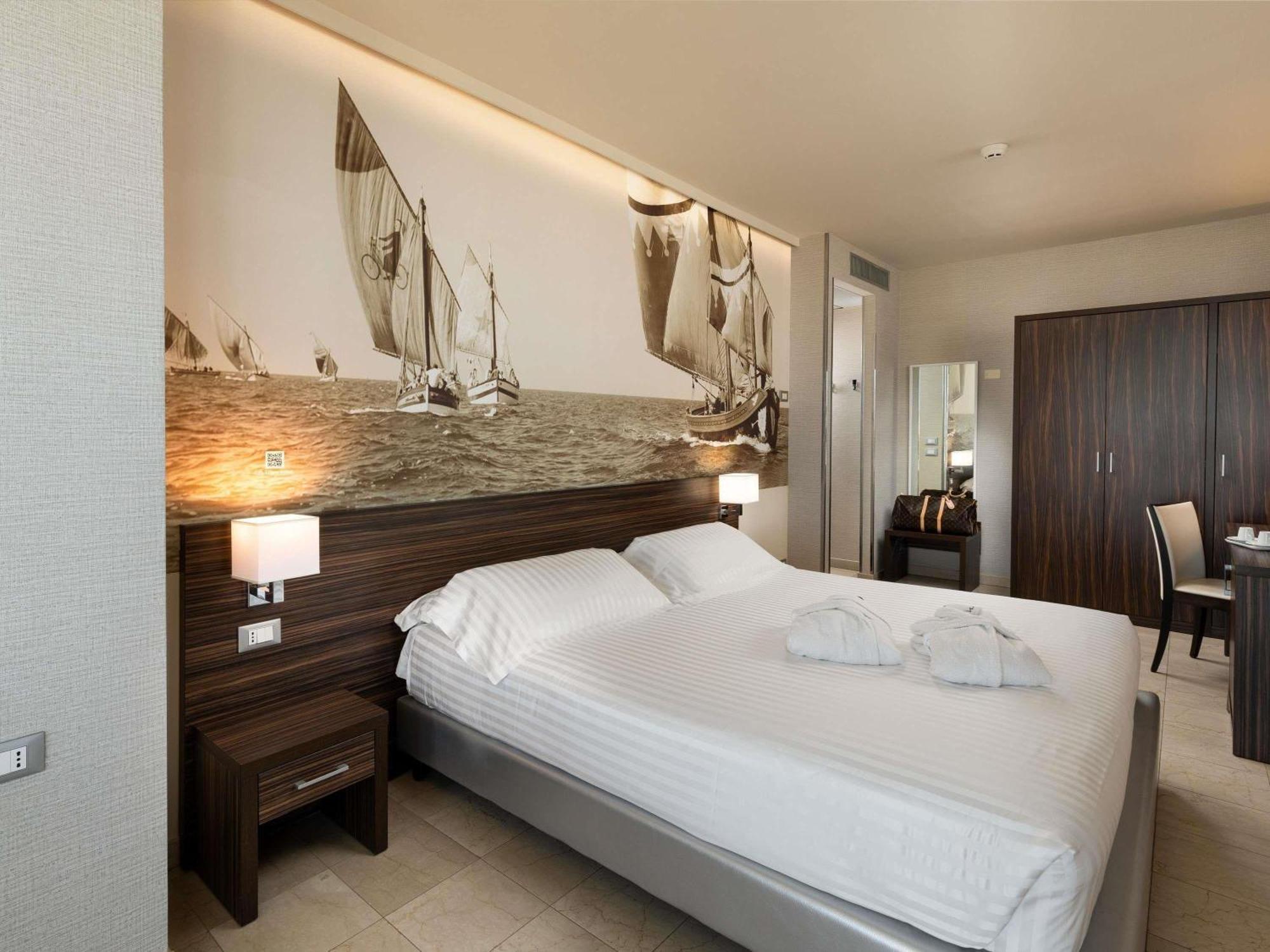 Privilege Double Room beautiful terrace view of the Parco del Mare