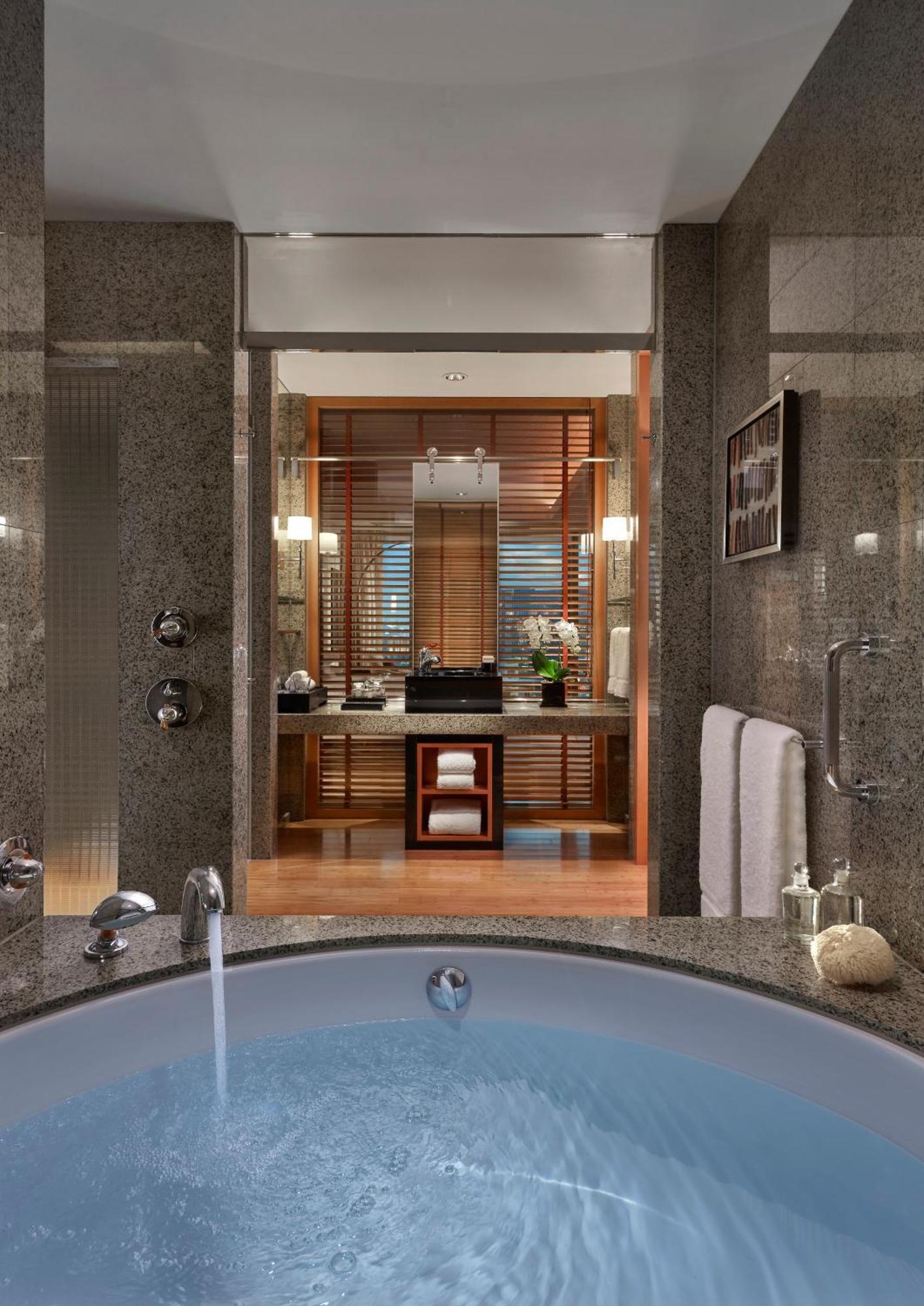 Premier Deluxe King Room