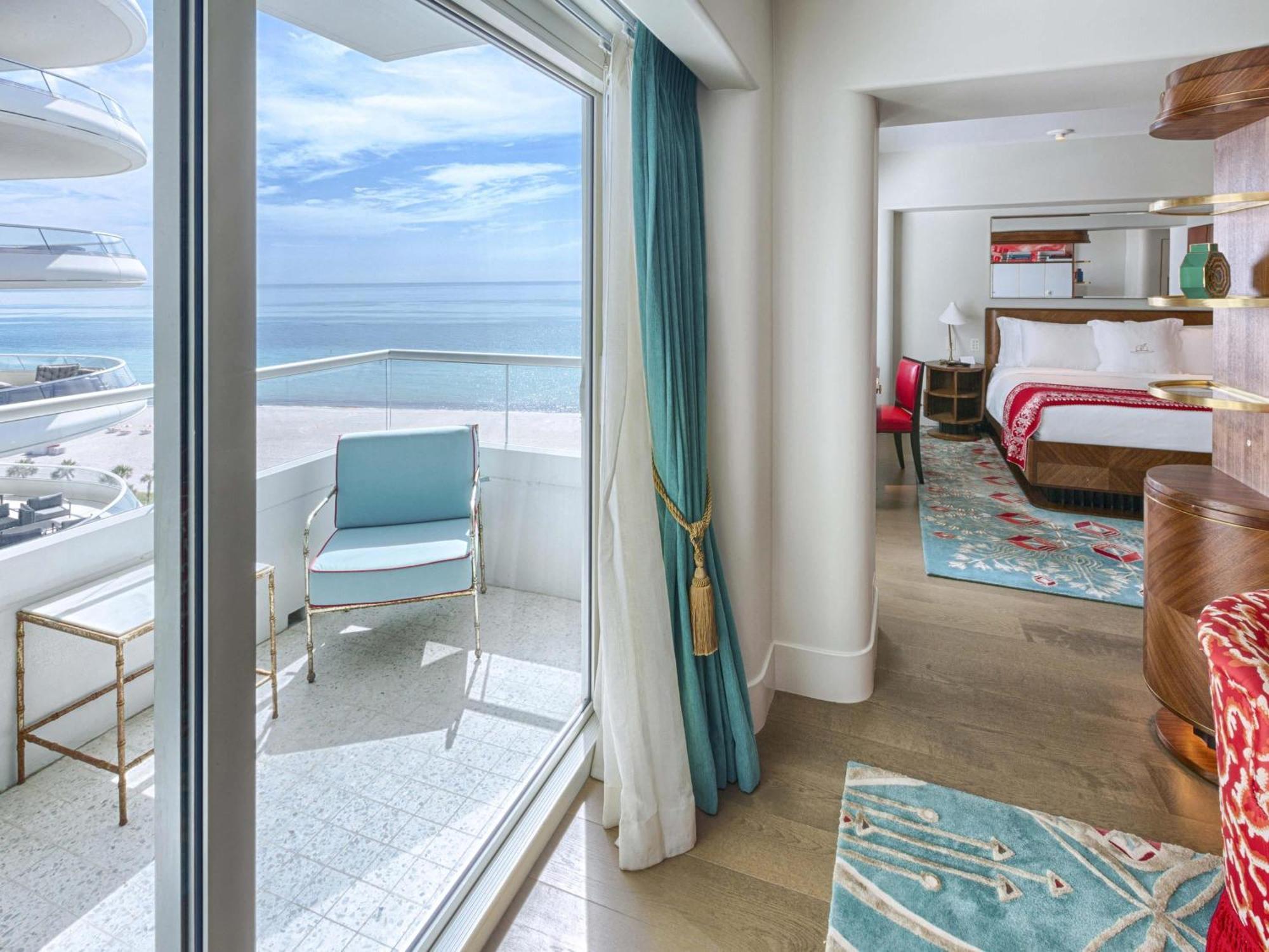 Junior King Suite with Partial Ocean View,1717111164:JPEG