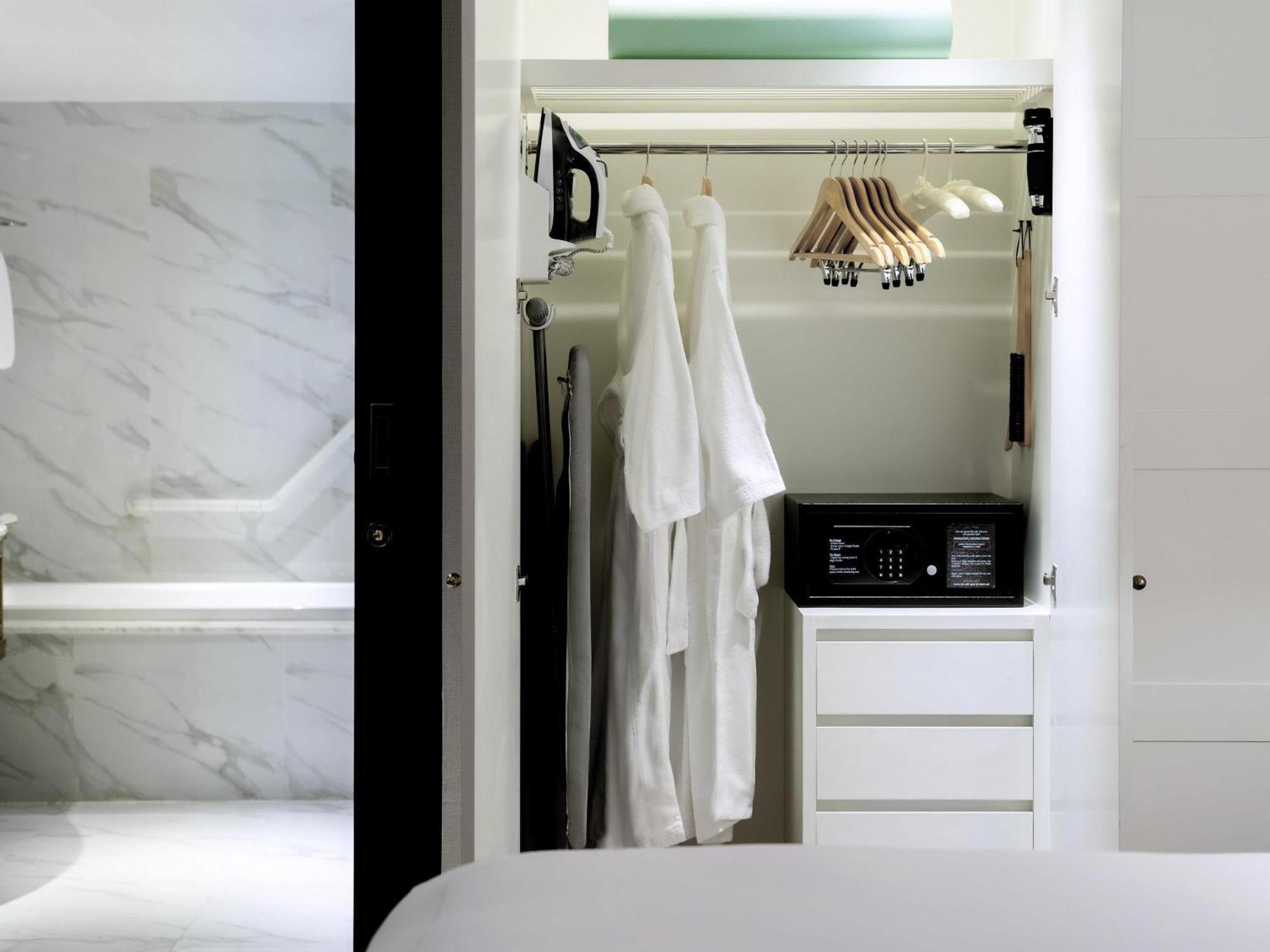 Wellness King Suite - Club Access