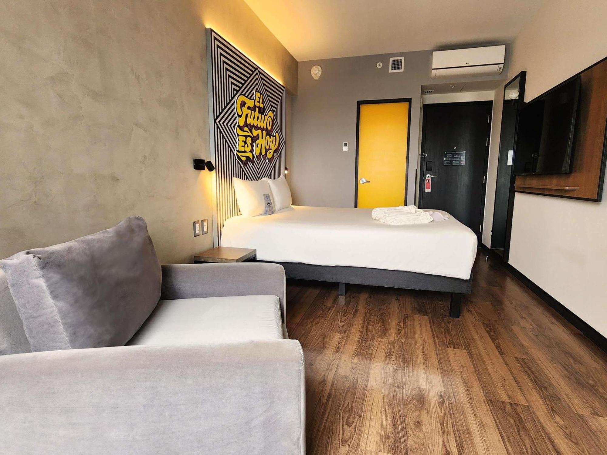 Standard Room with One Double Bed and One Single Bed,1718511389:JPEG