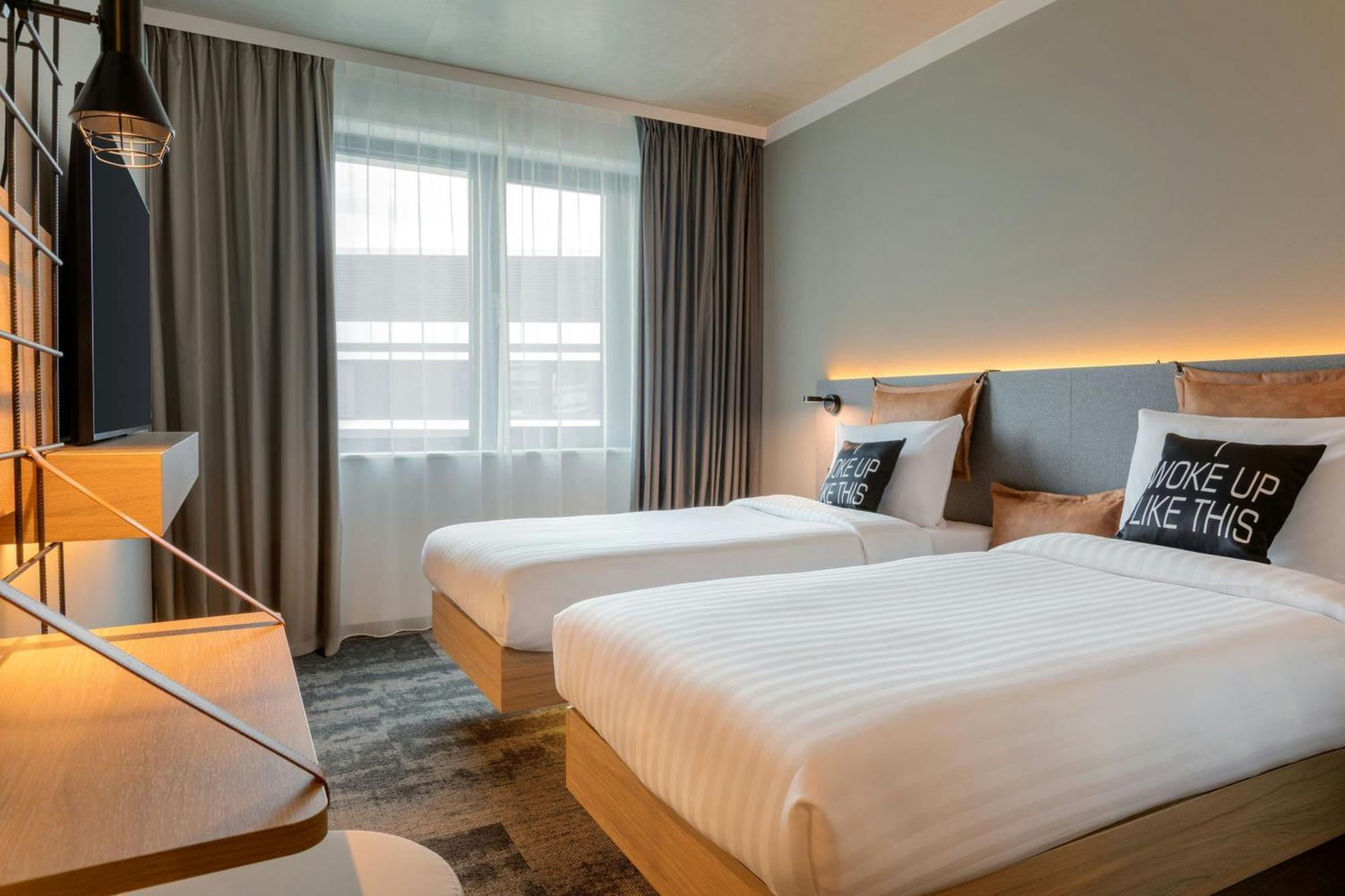 Moxy Twin Room,1720145719:JPEG