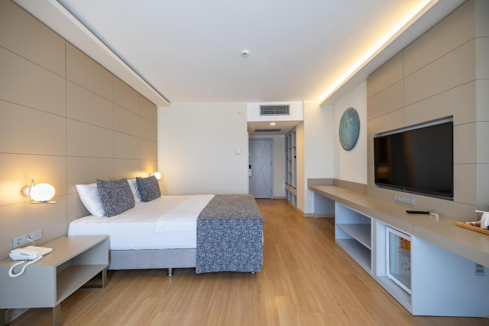 Standard Double or Twin Room Land View