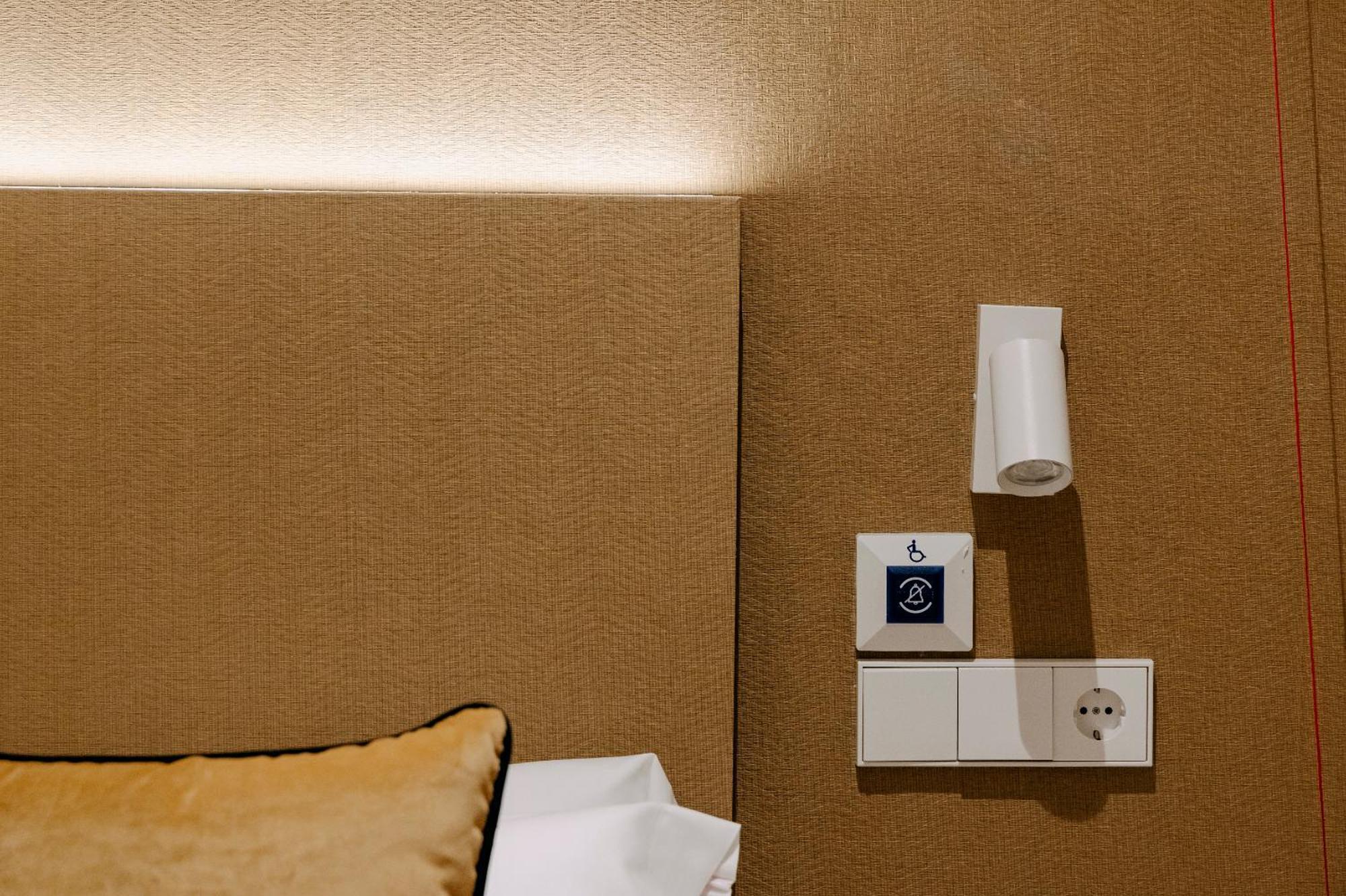 Deluxe Single Room Disability Access
