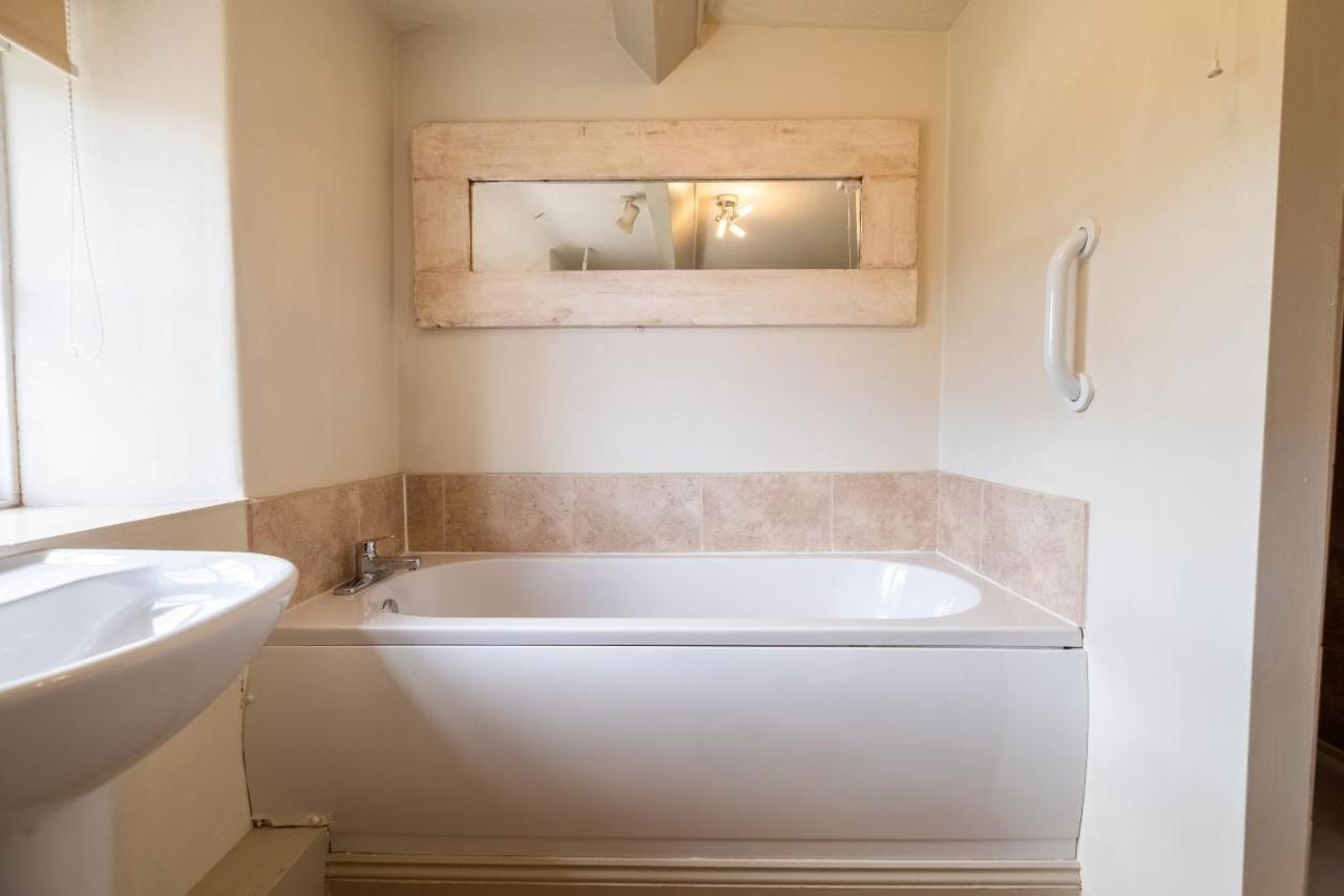 Three-Bedroom House,1731422754:JPEG