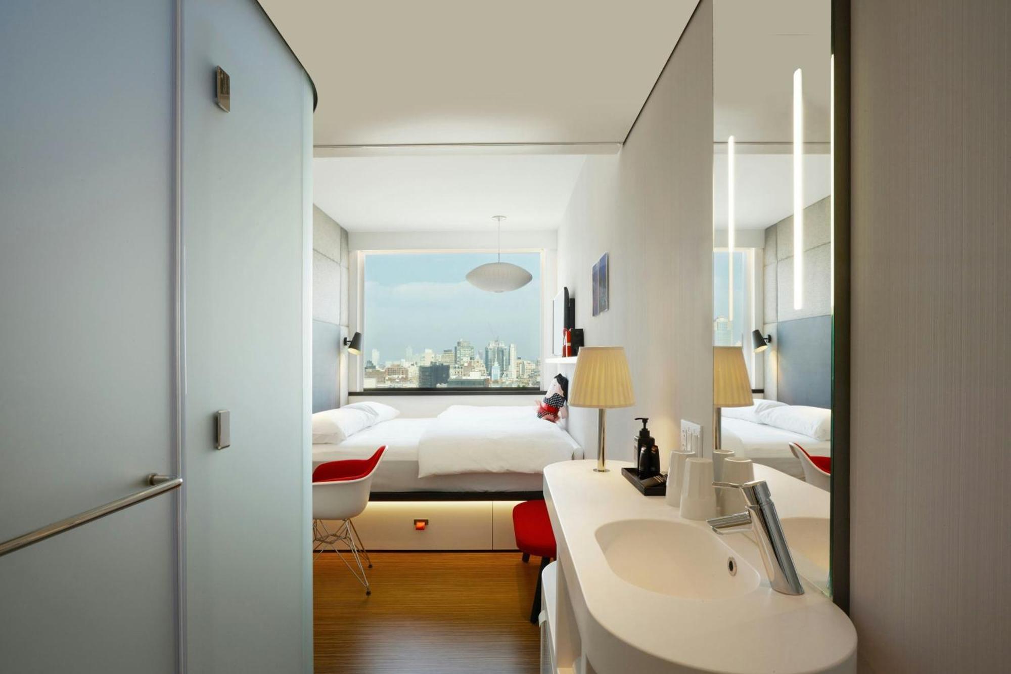 Habitación con cama extragrande y vistas premium