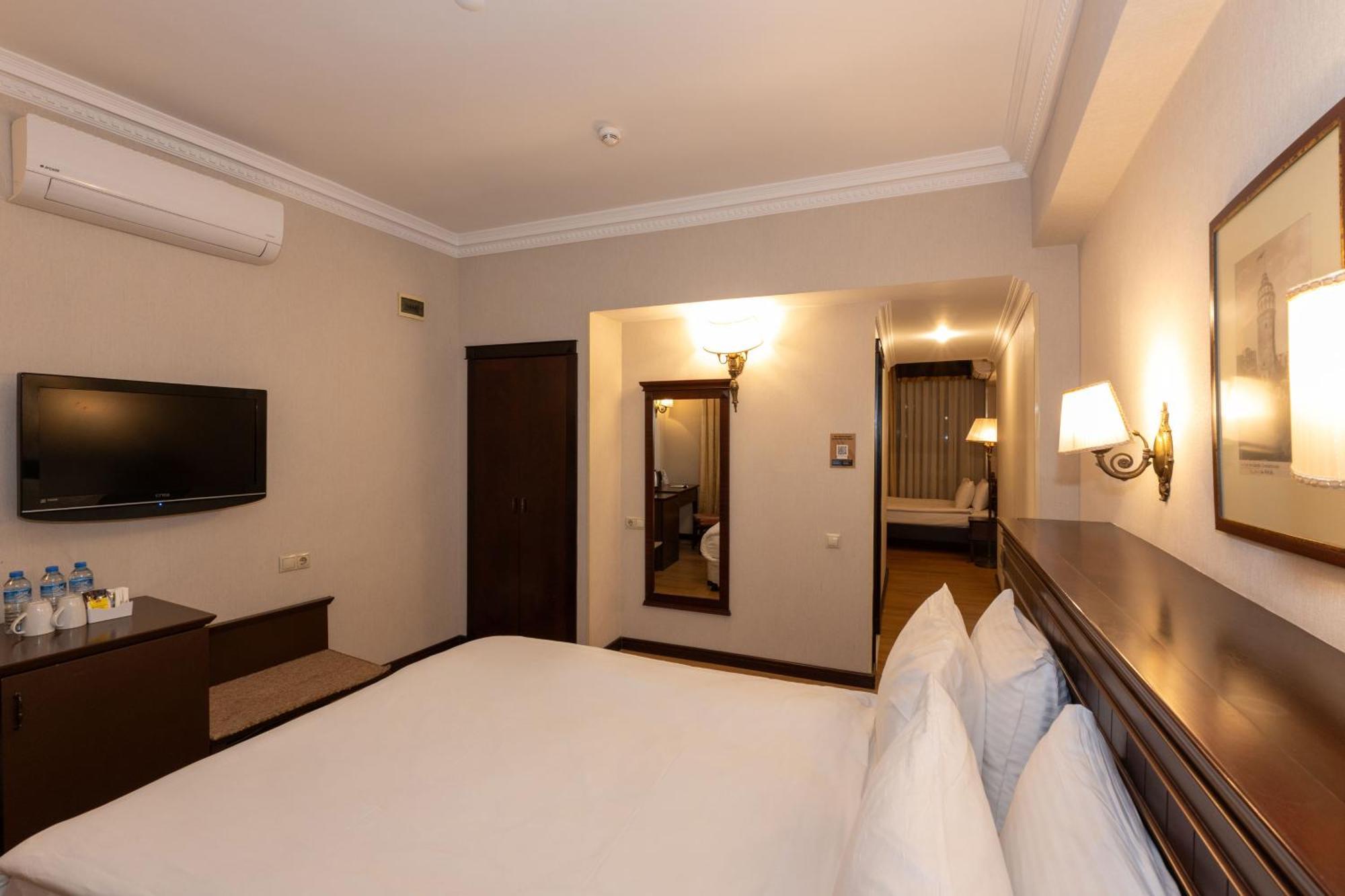 Family Room,1739361983:JPEG