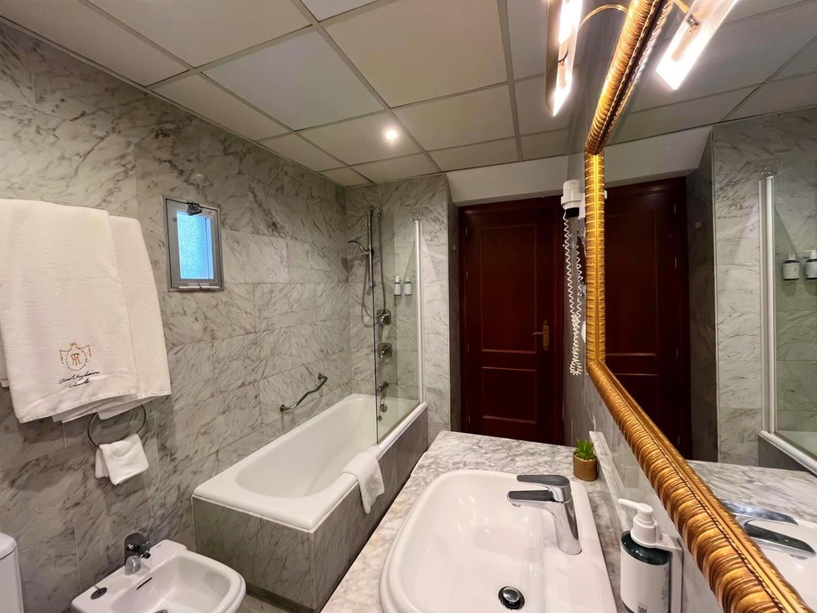 Deluxe Double Room,1739366828:JPEG