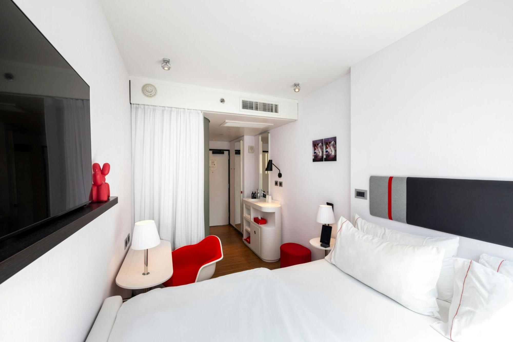 King Room,1739445097:JPEG