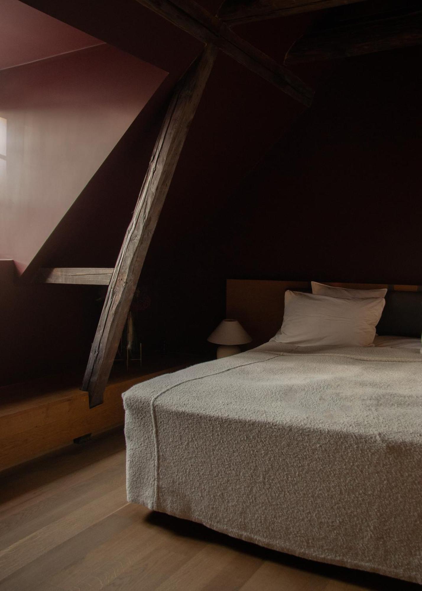 Room 8 - Comfort Room