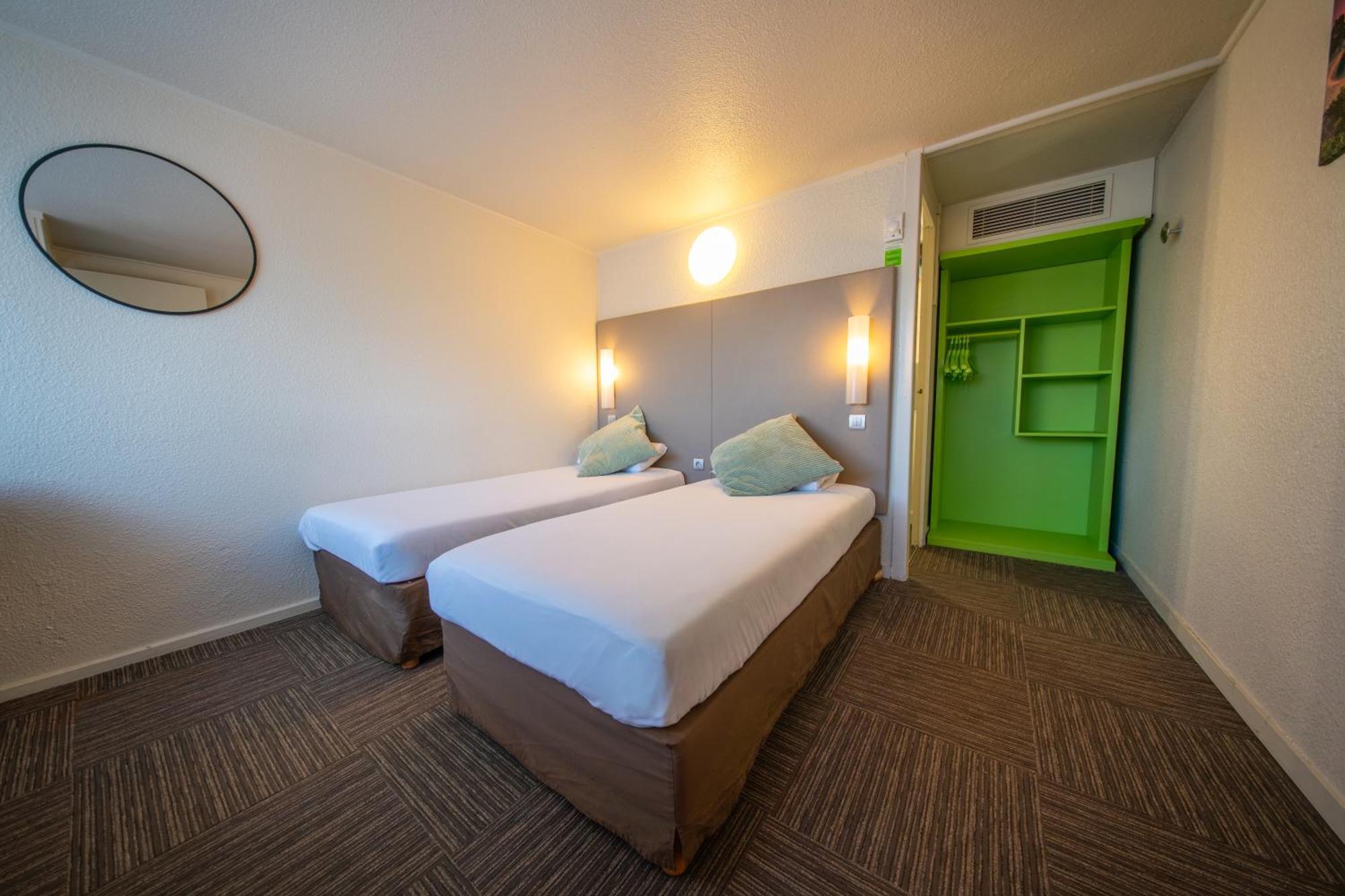 Twin Room,1742573038:JPEG