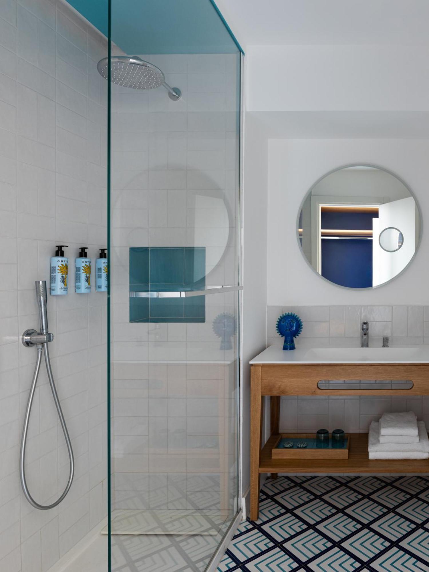 Quarto Superior com Cama de Casal ou 2 de Solteiro e Varanda