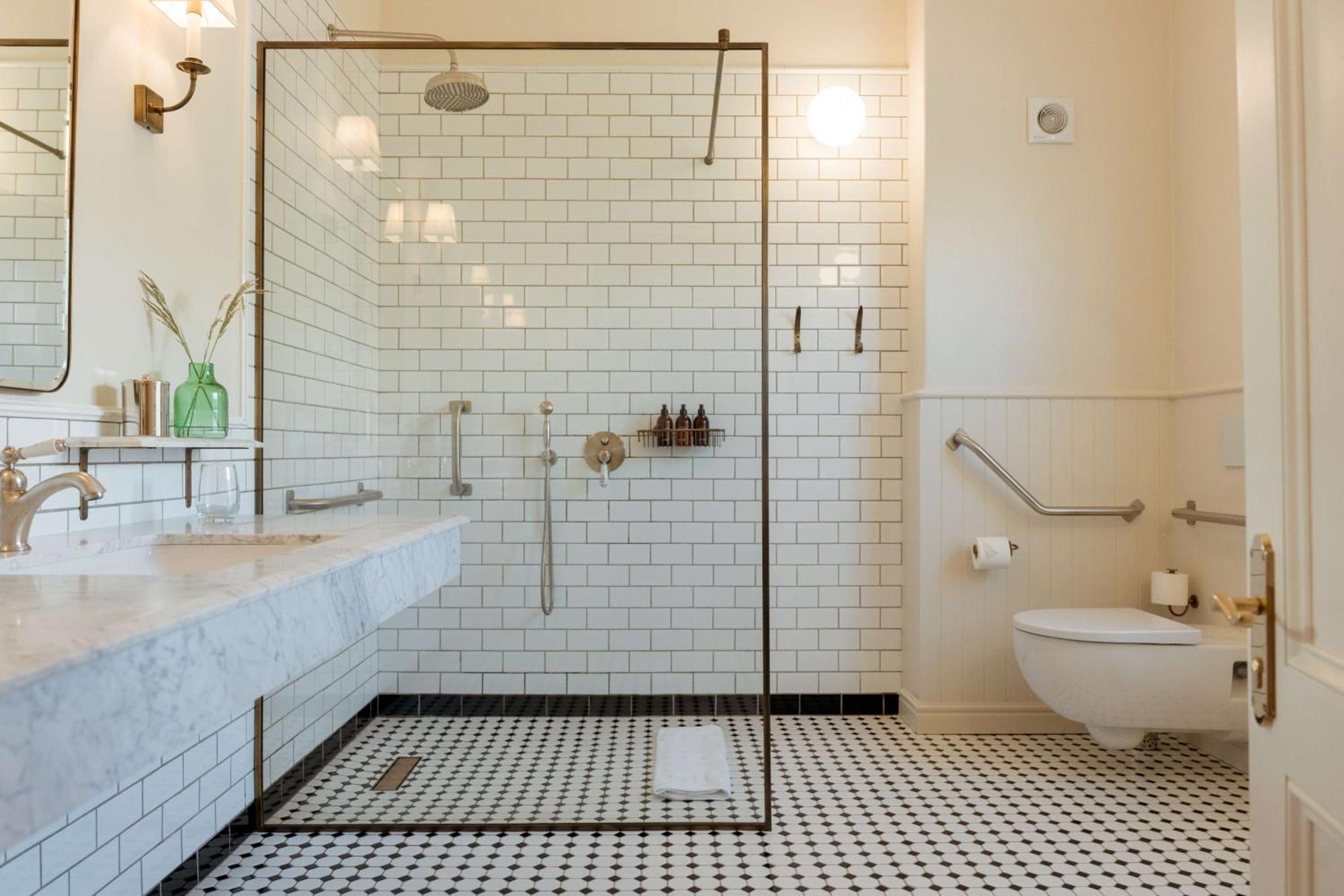 Luxury Garden Accessible Room