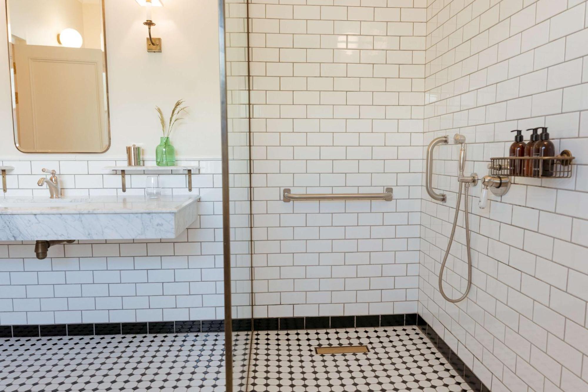 Luxury Garden Accessible Room