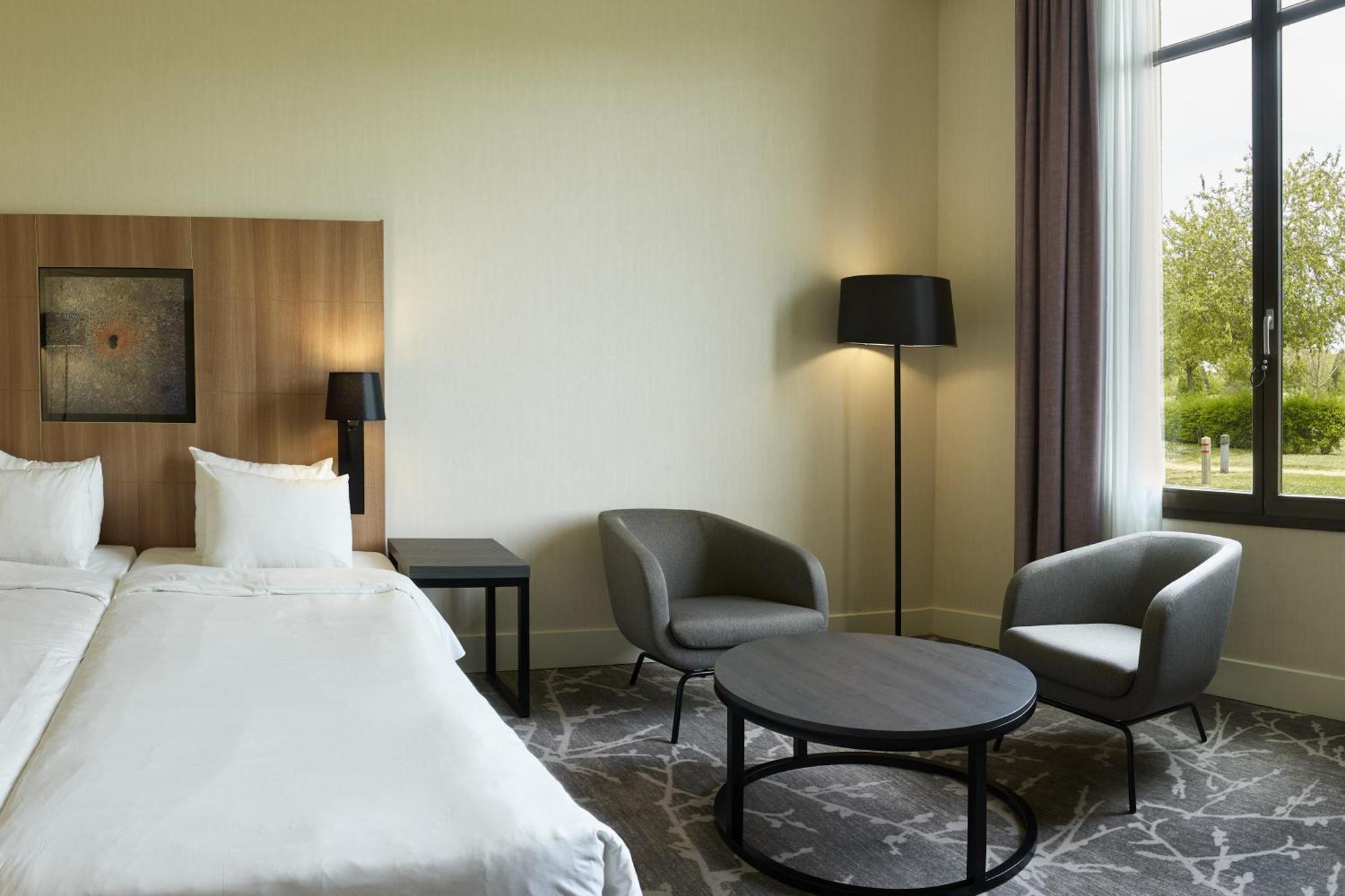 Standard Queen Room Accessible