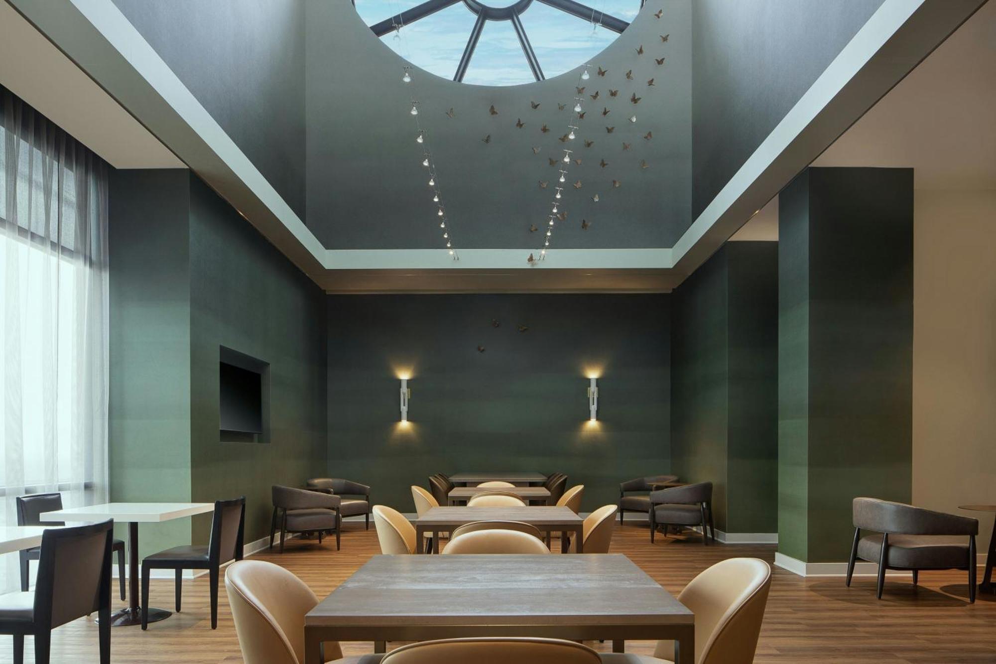 Club Level King, Club level, Guest room, 1 King