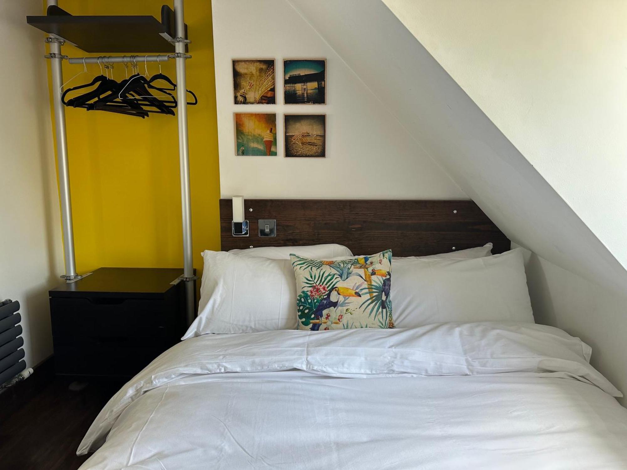 Tweepersoonskamer met Gedeelde Badkamer