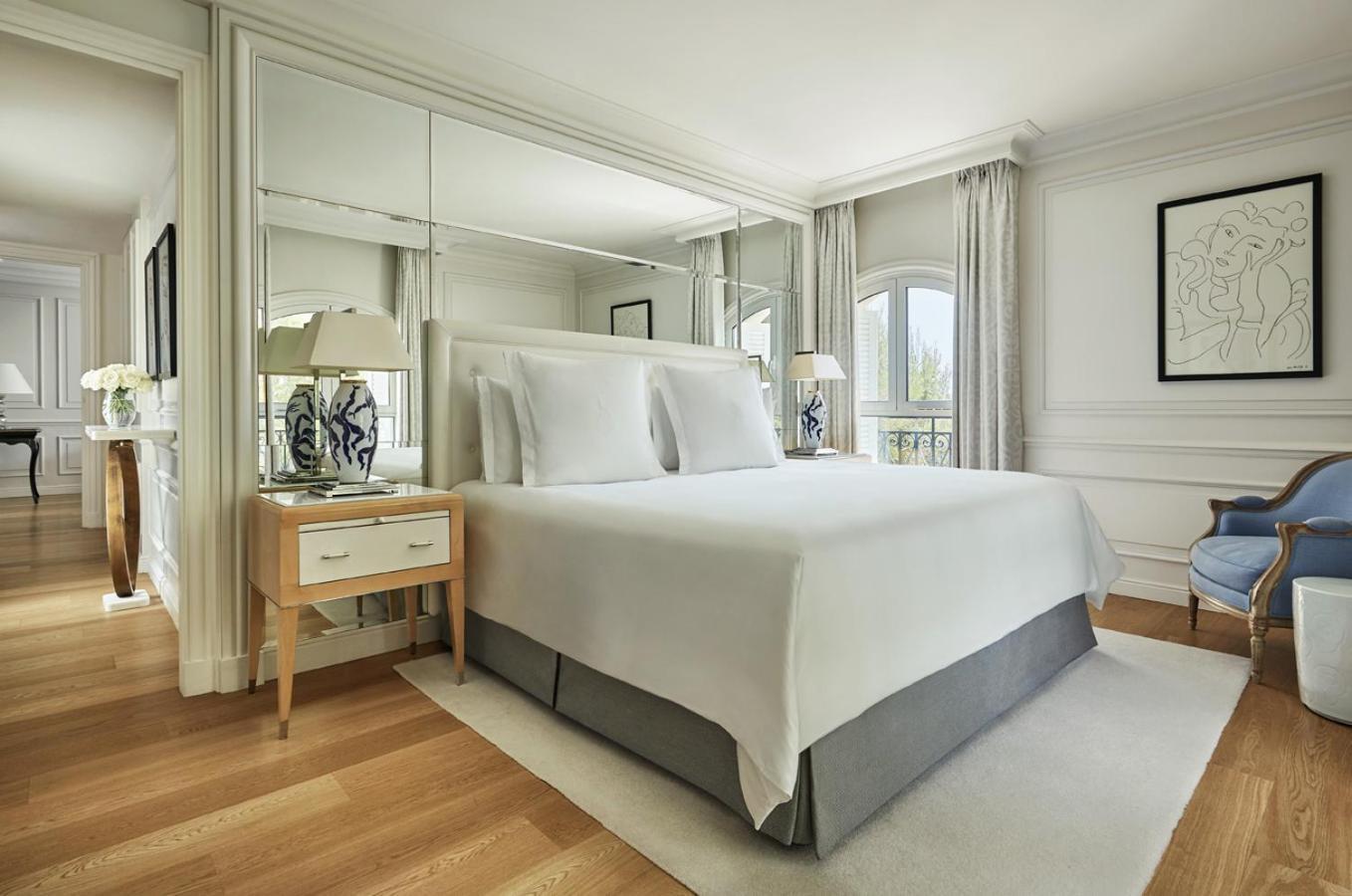 Palace Pinewood Suite King