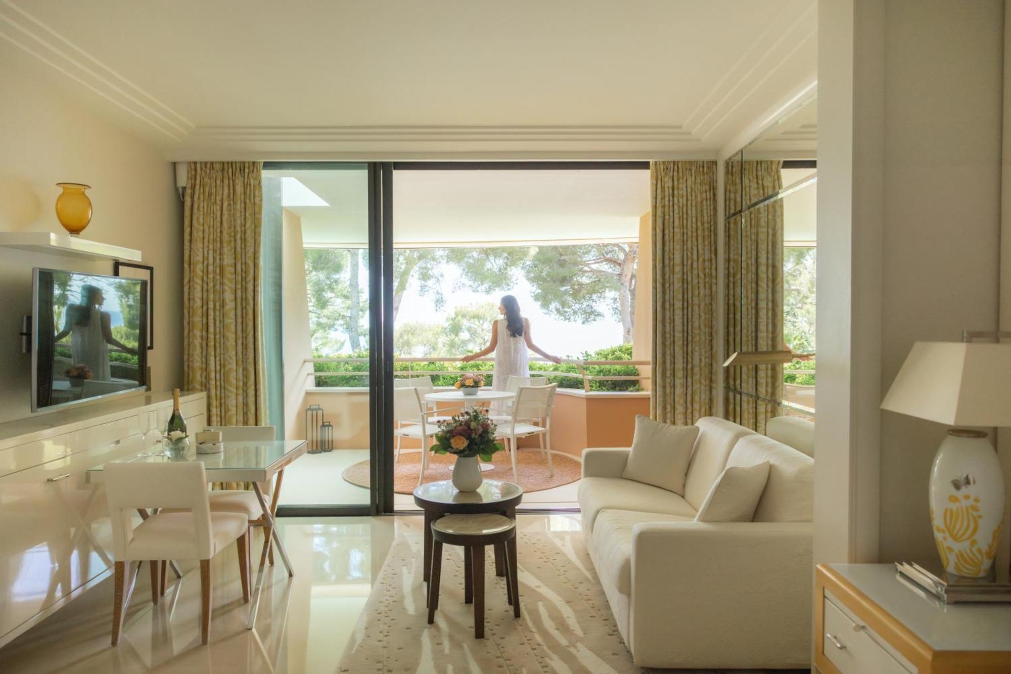 Deluxe Terrace Room King bed