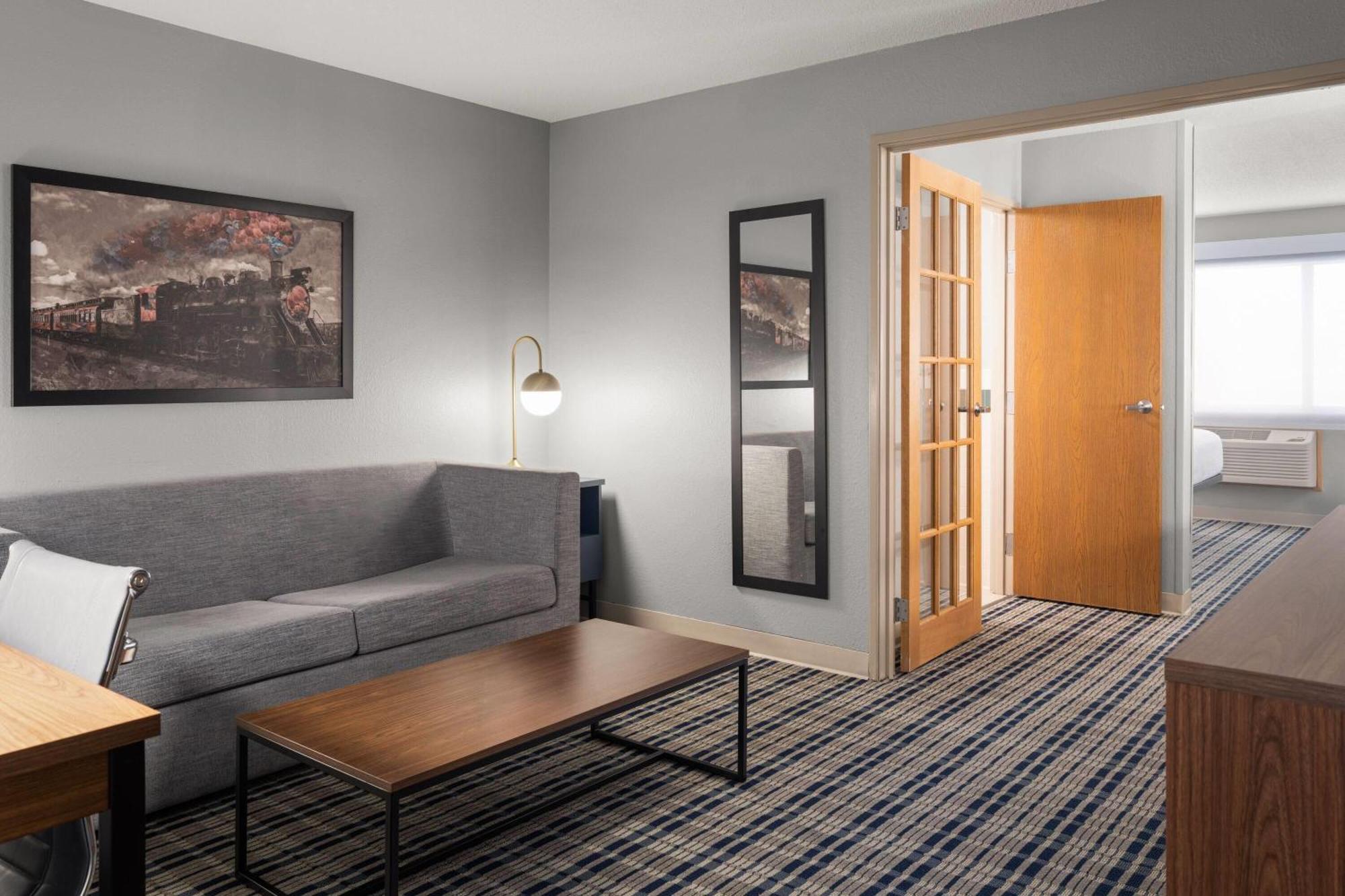 1 King Bed, Sofa Bed, One-Bedroom Suite, Non-Smoking,1742892661:JPEG