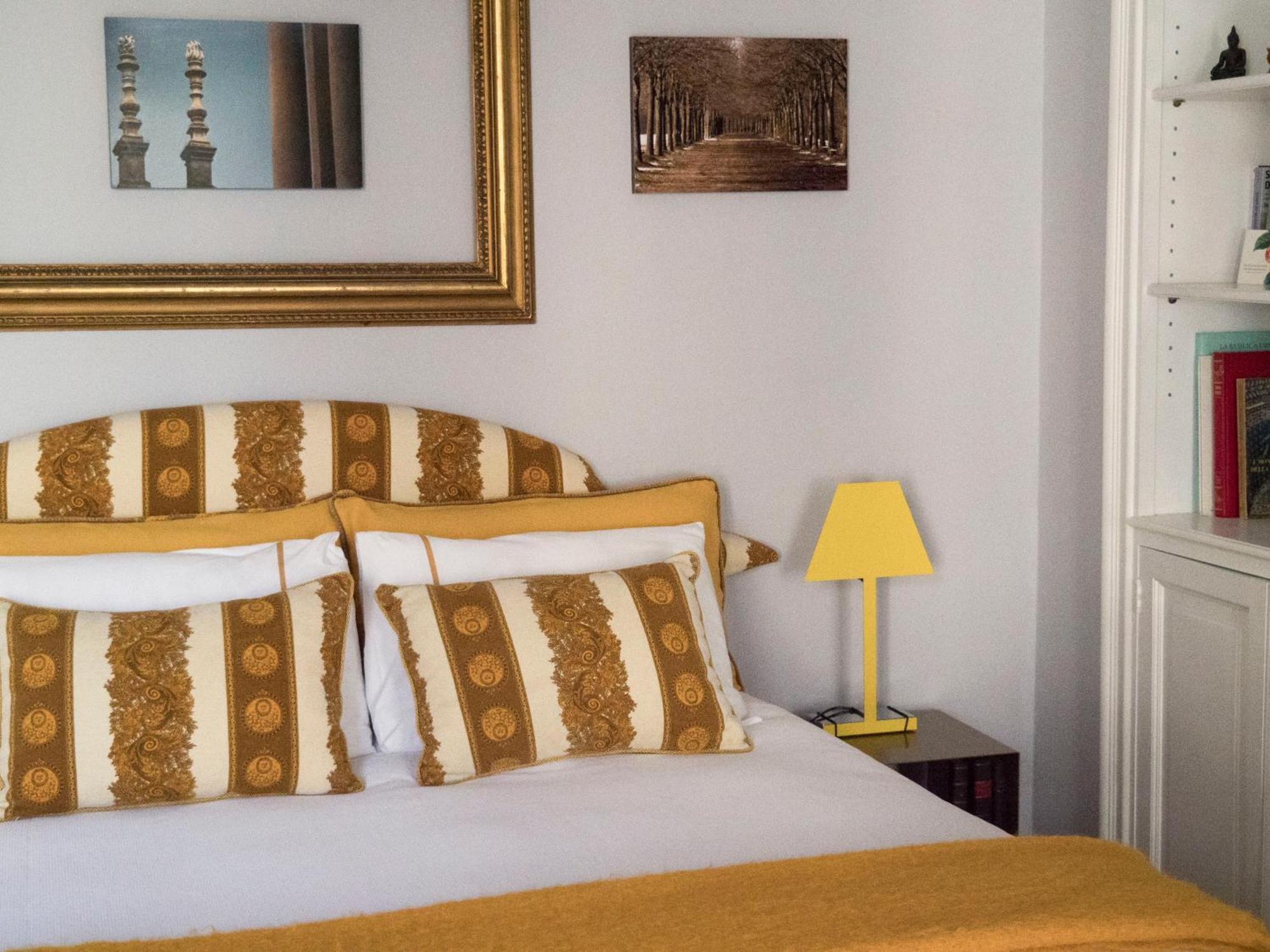Five-Bedroom Deluxe Apartment