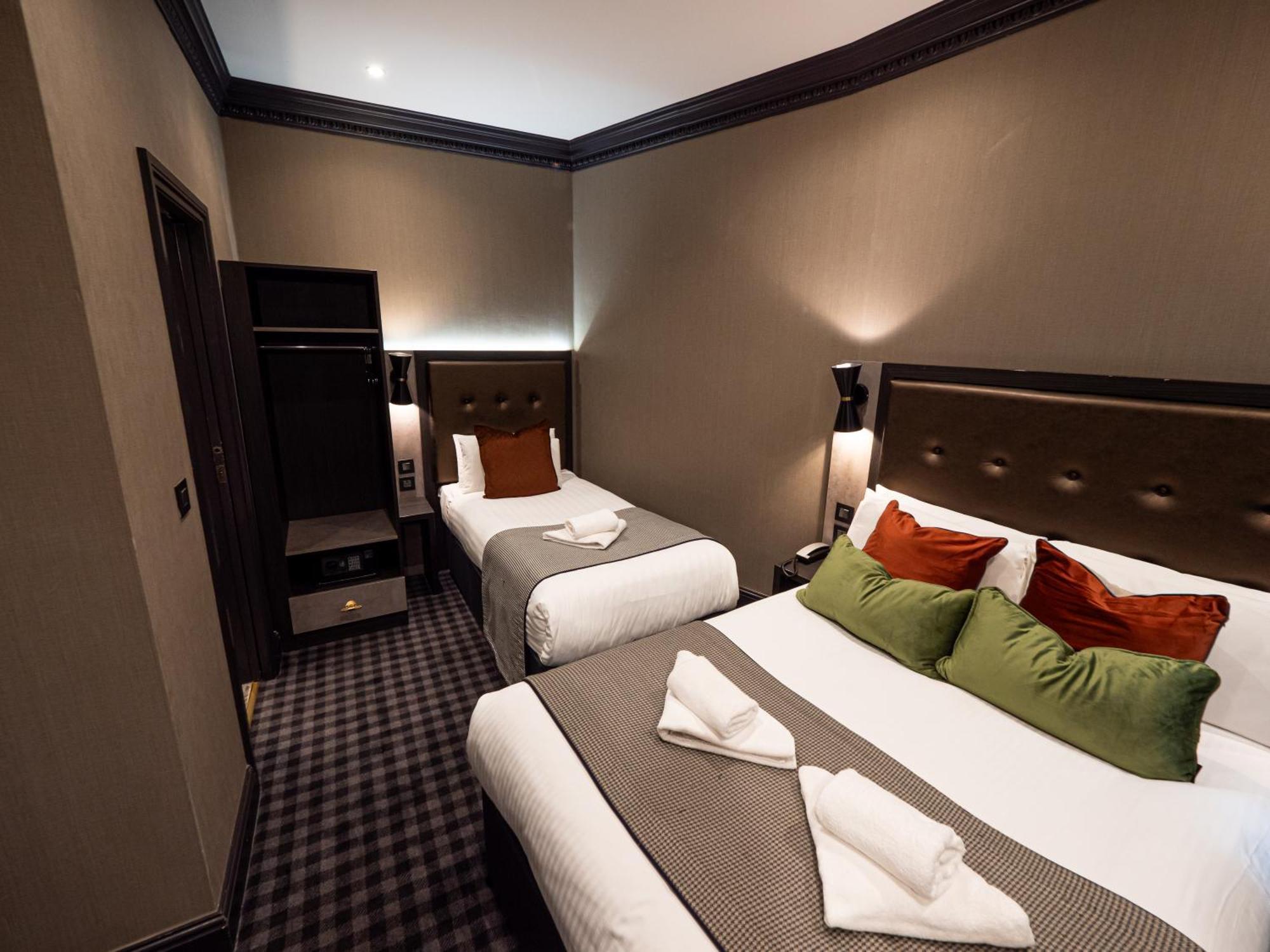 Deluxe Quadruple Room,1743053724:JPEG