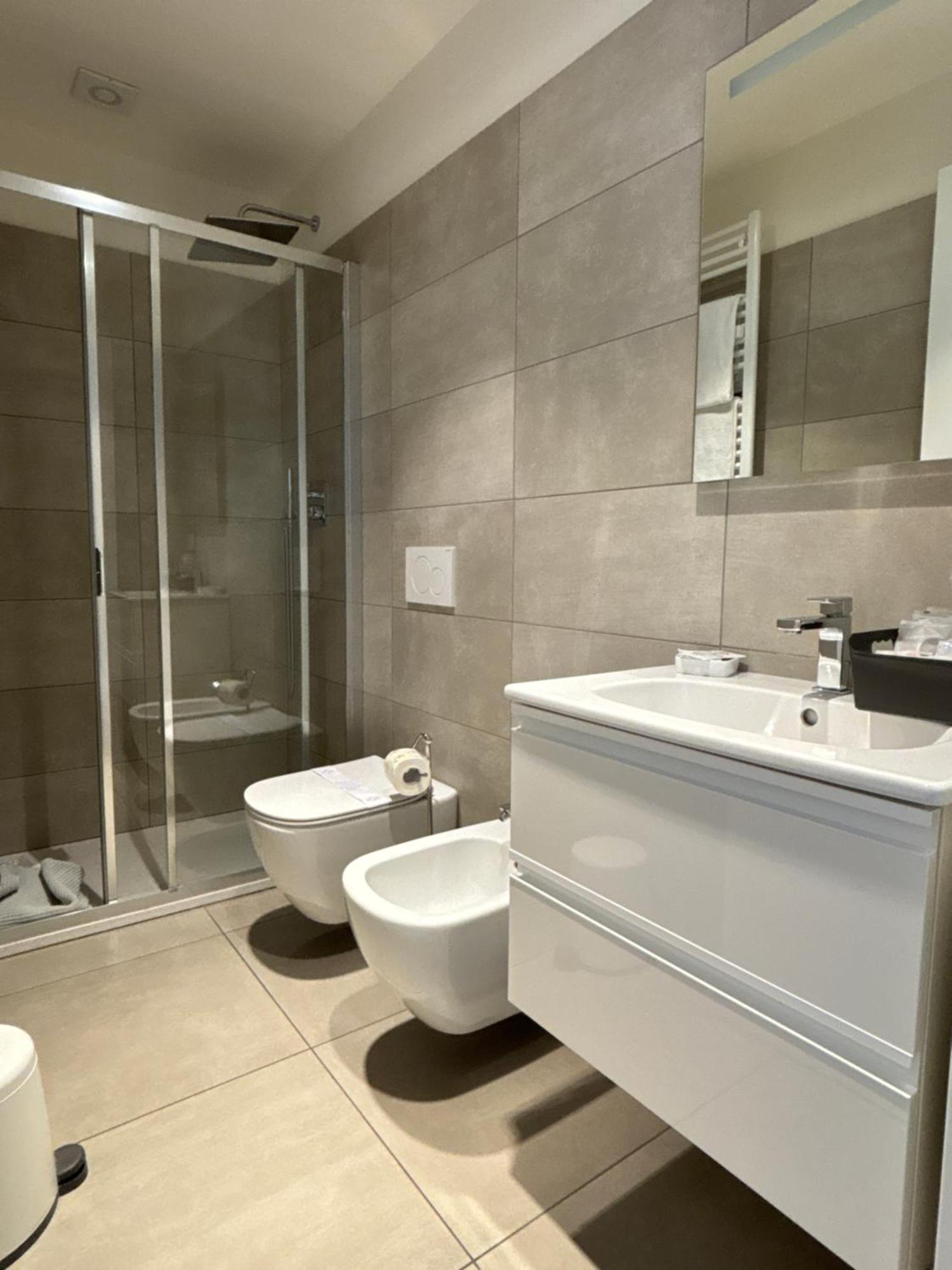 Deluxe One-Bedroom Apartment City View