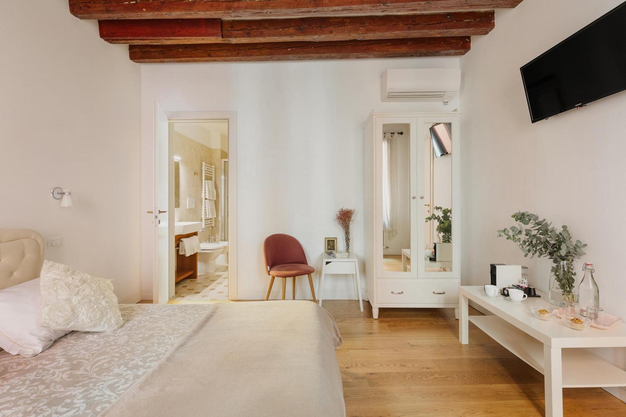 Double Room Private Bathroom