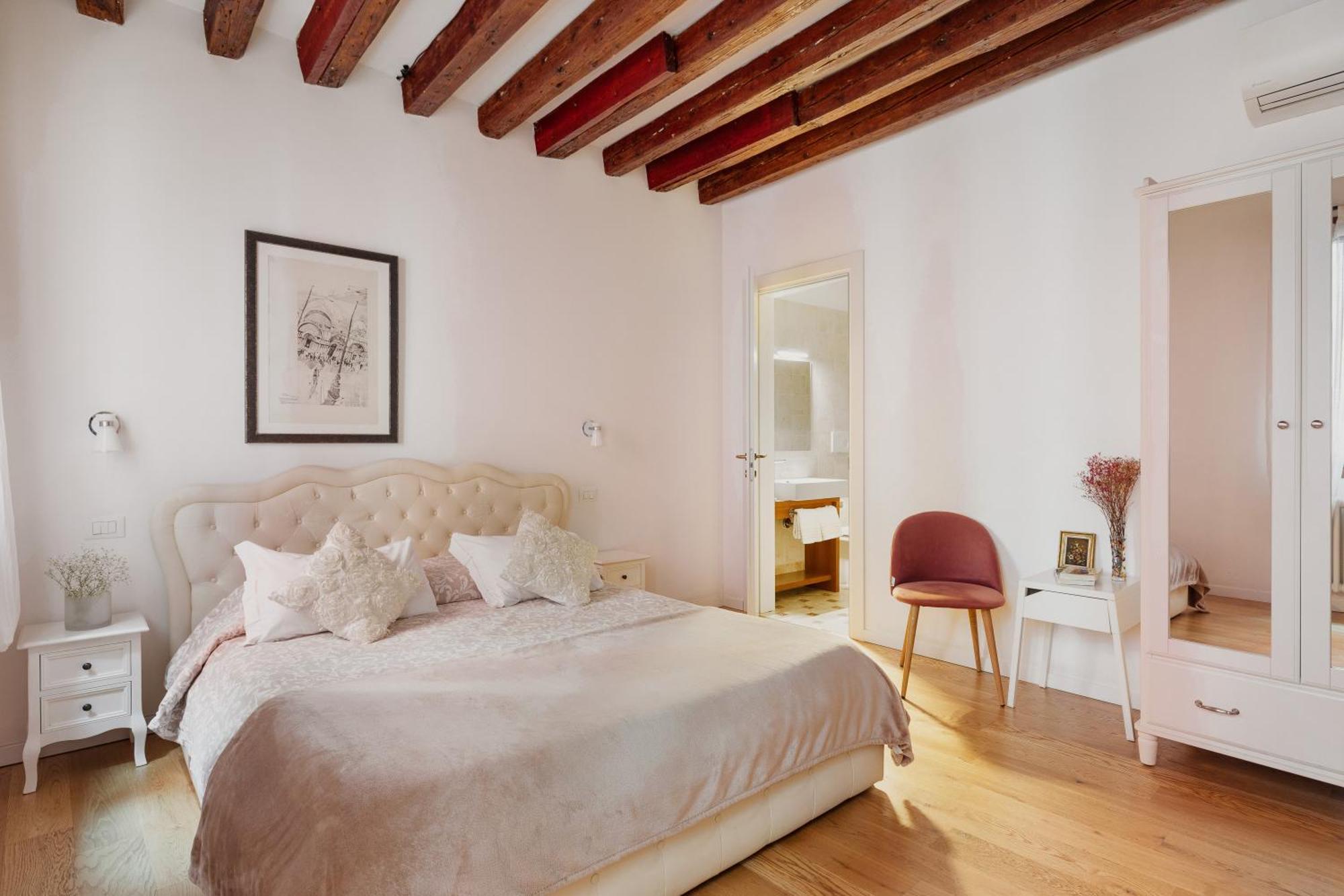Double Room Private Bathroom