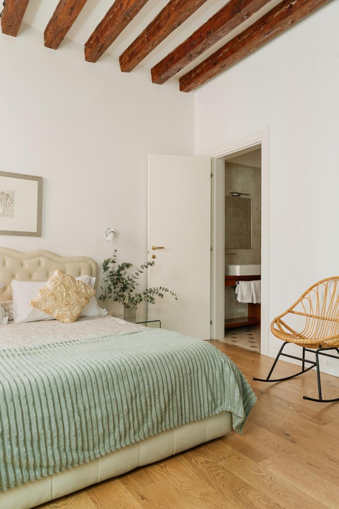 Double Room Private Bathroom