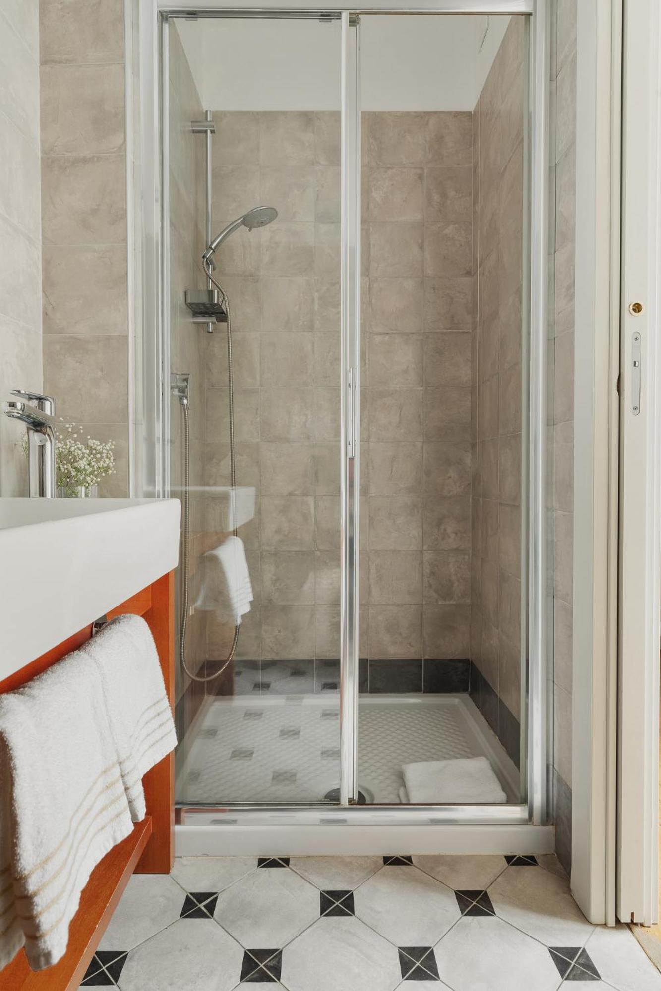 Double or Twin Room Private Bathroom