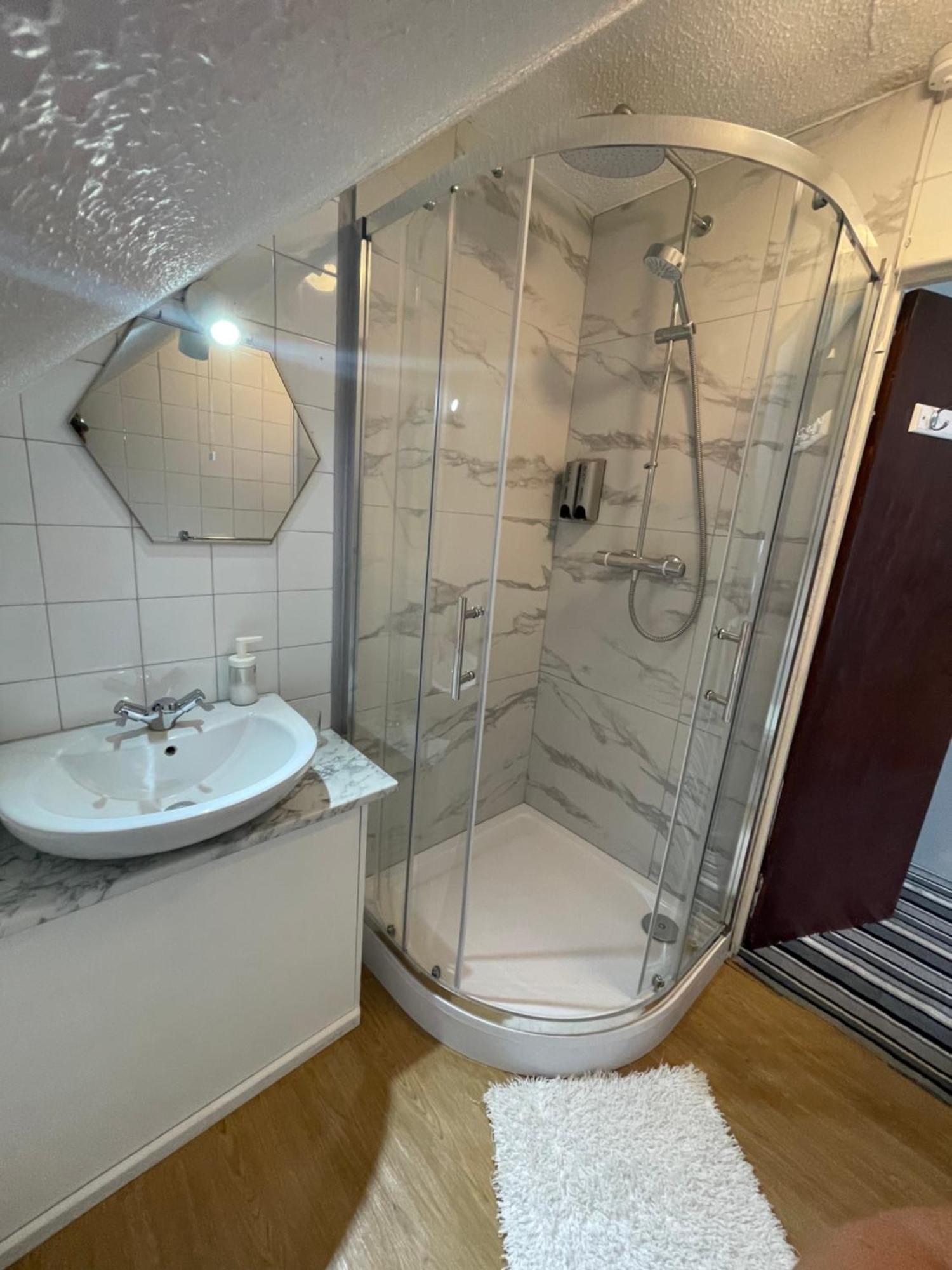 Double Room Private Bathroom
