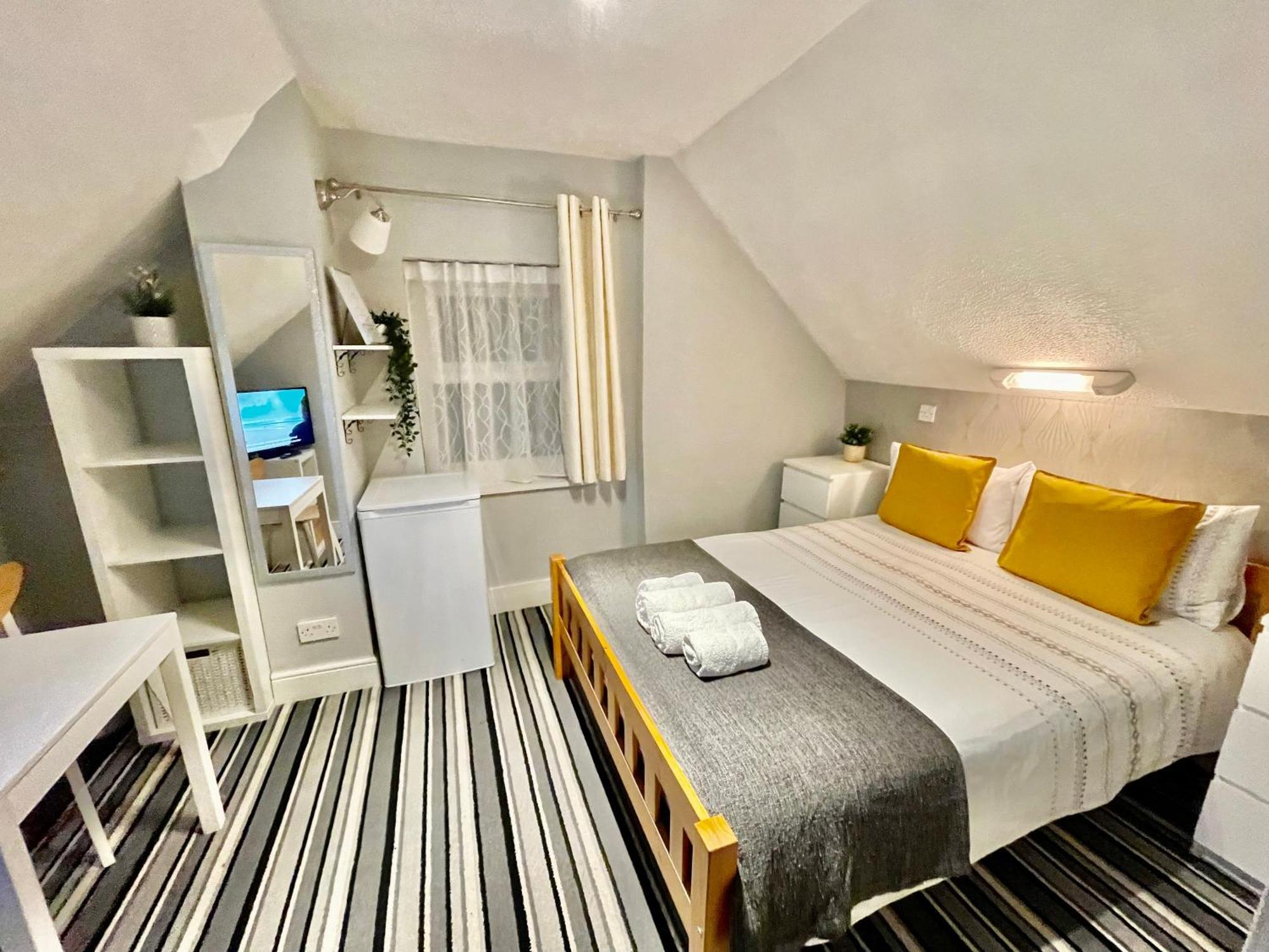 Double Room Private Bathroom