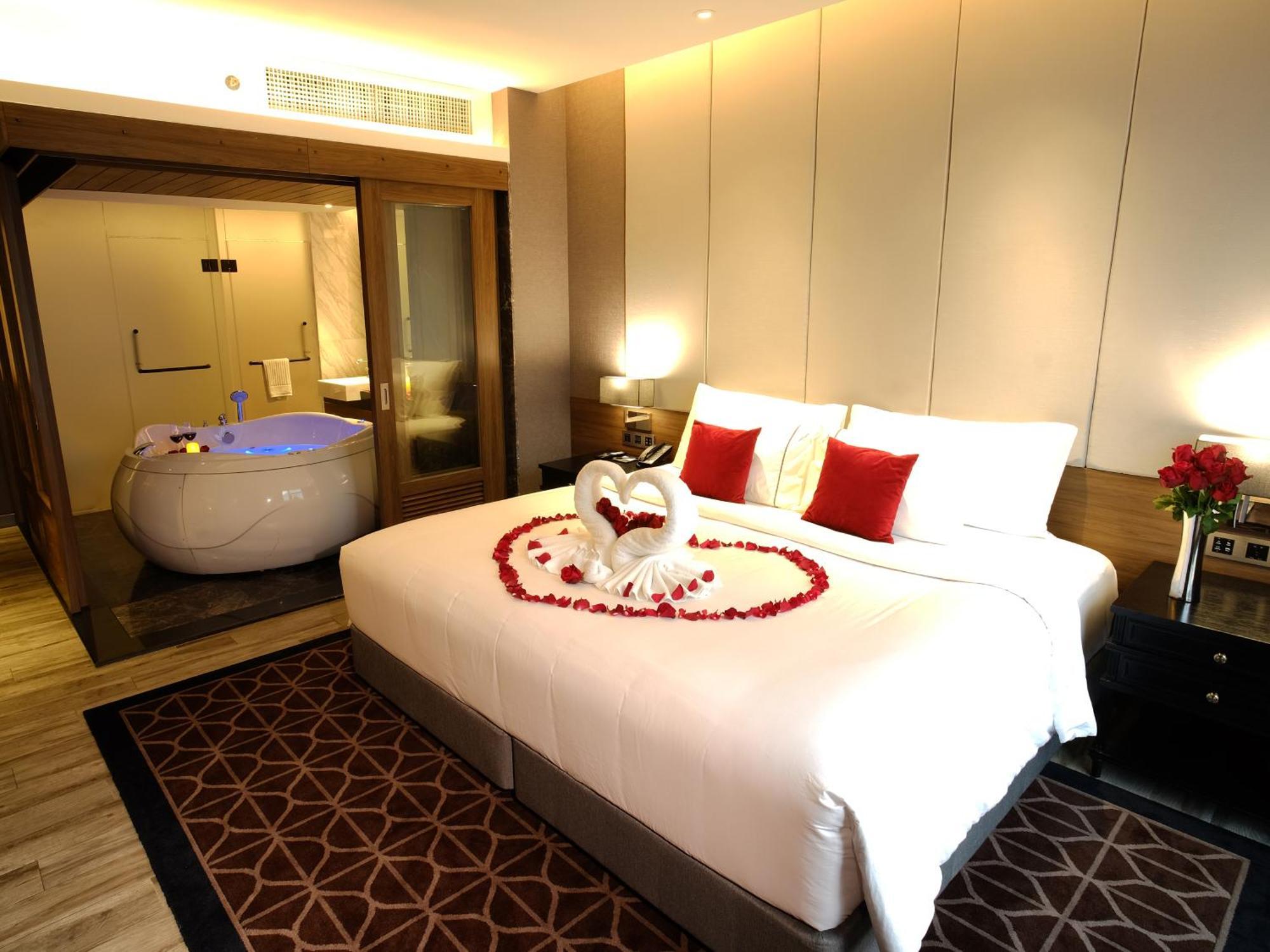 Deluxe King Suite