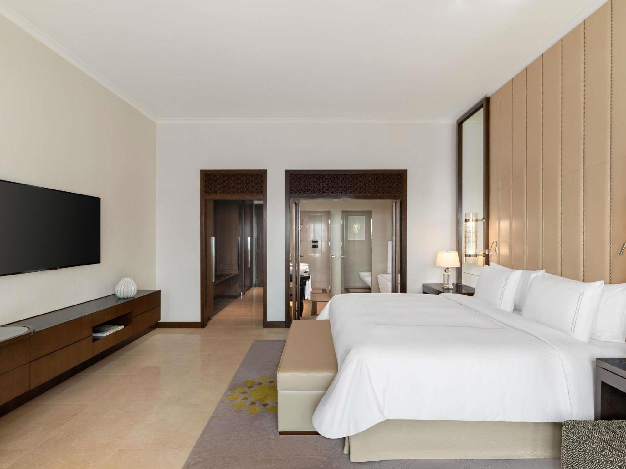 Premium Room Corniche View Balcony