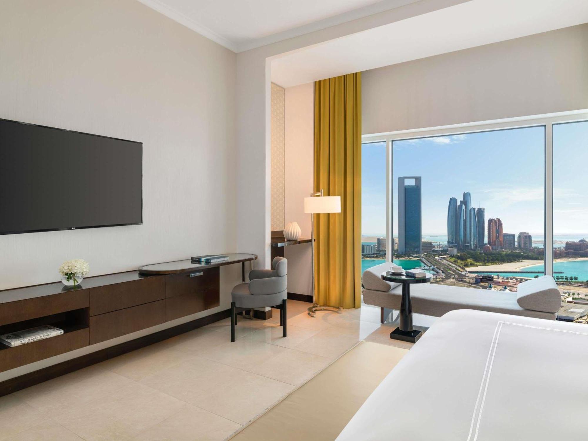 Deluxe Room Corniche View