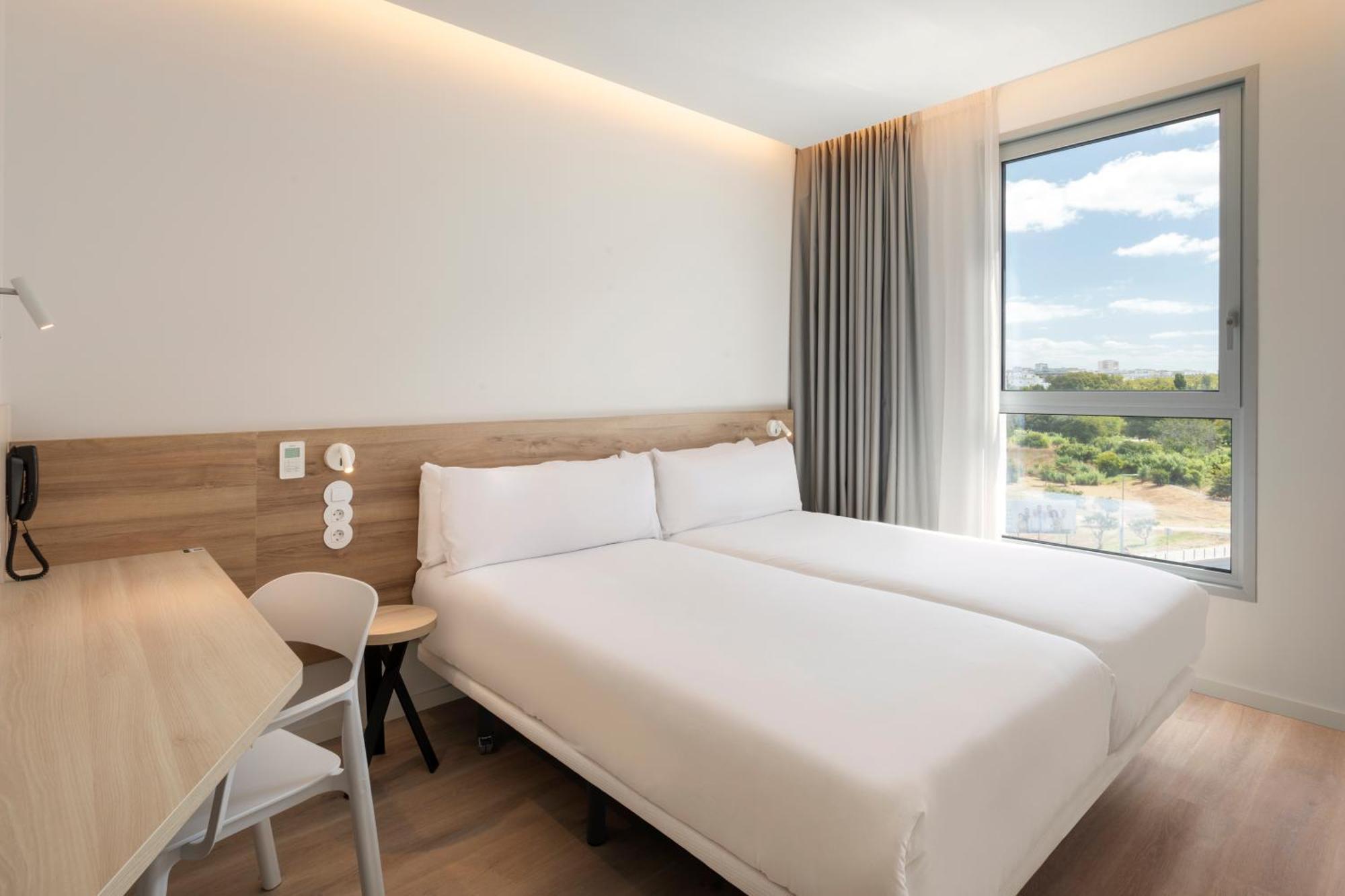 Quarto com 2 Camas de Solteiro