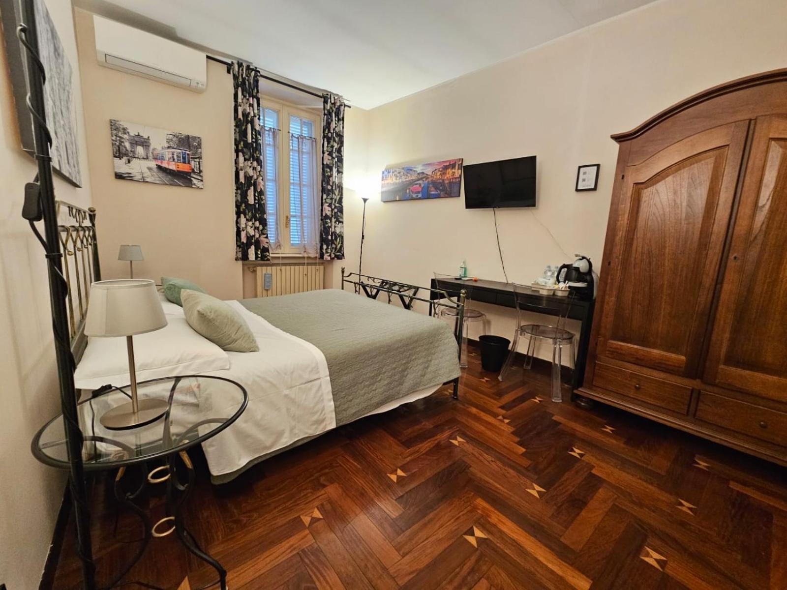 Double Room Private External Bathroom