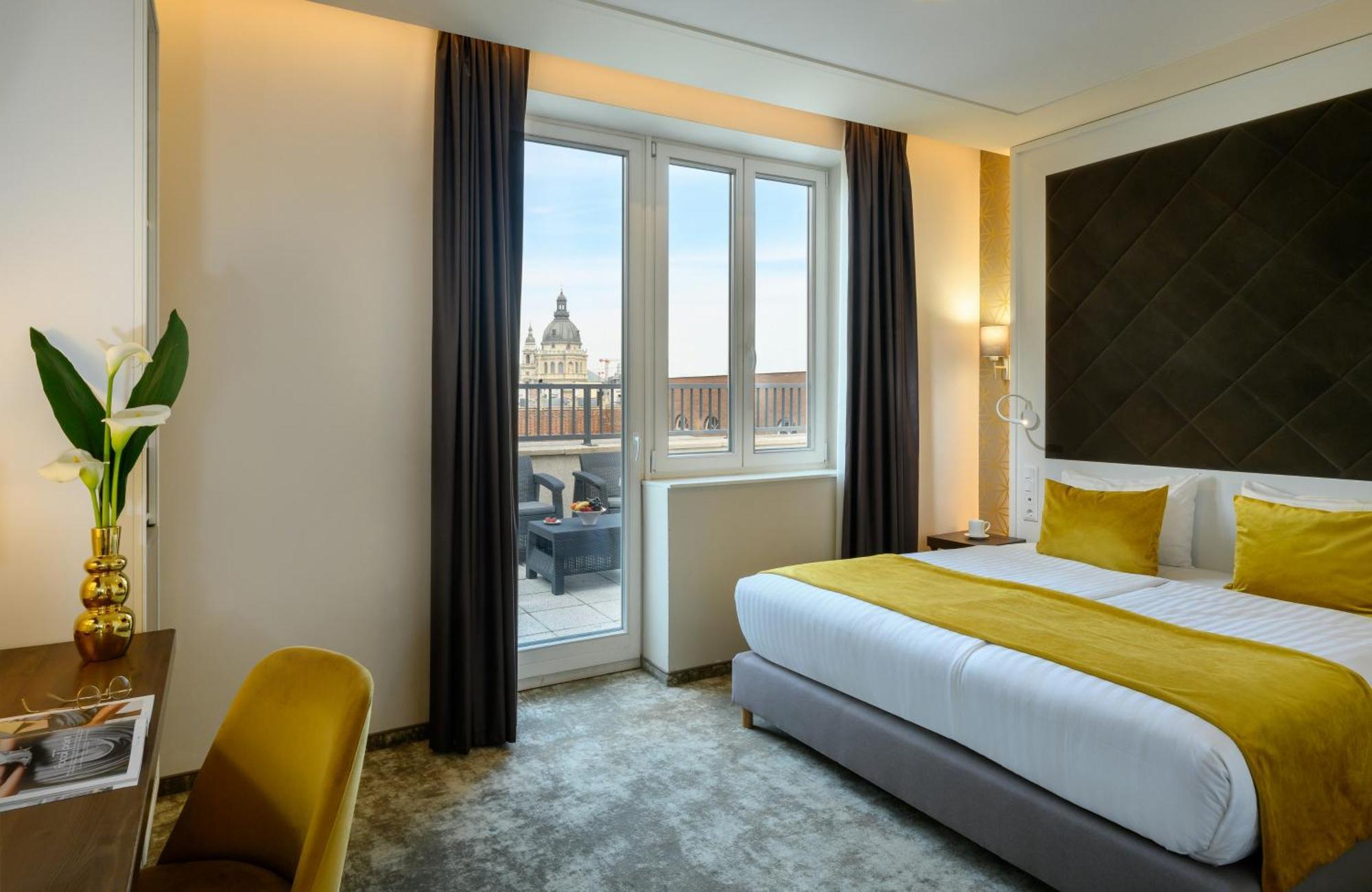 Comfort Room with Terrace