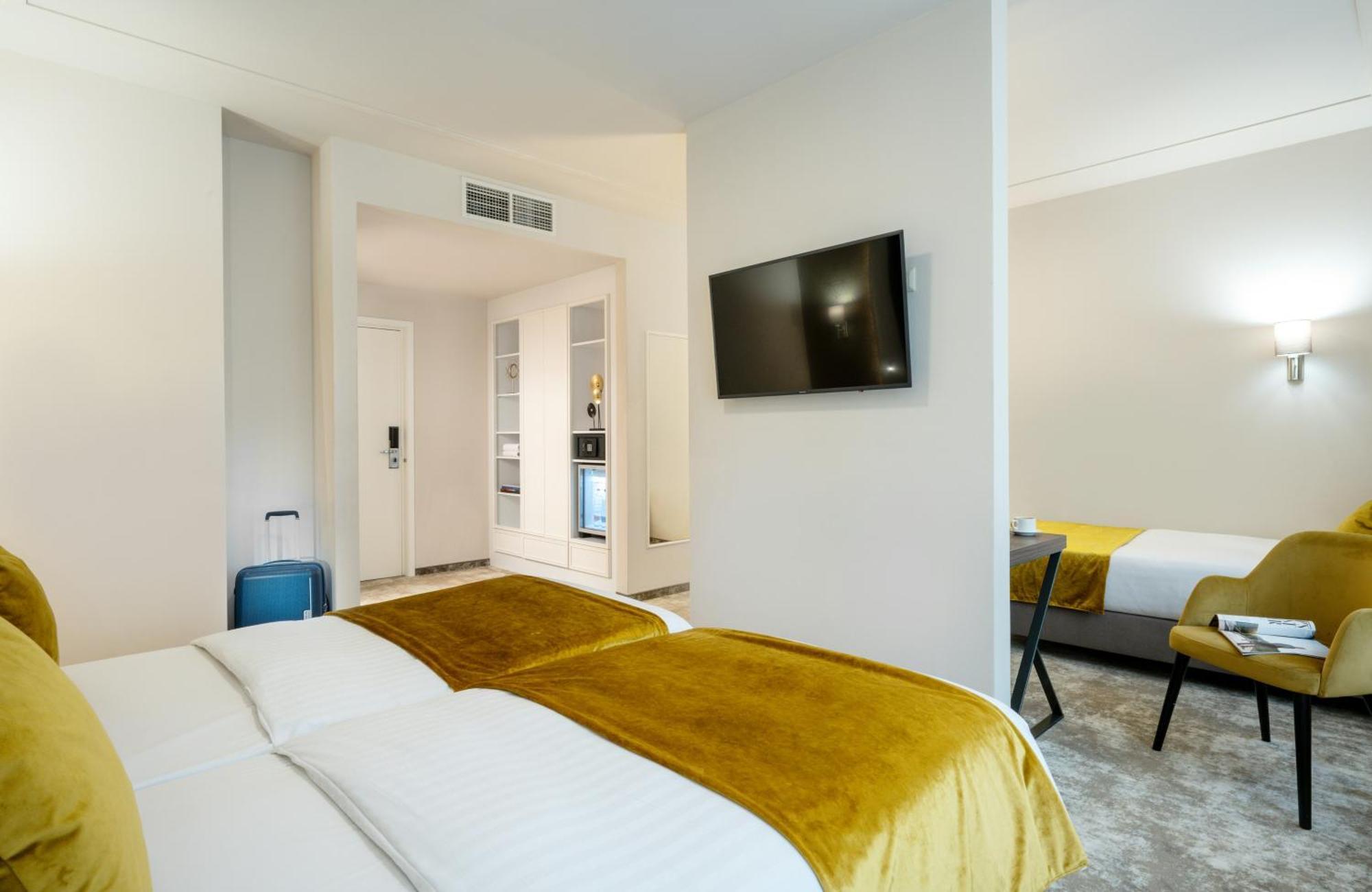 Superior Triple Room