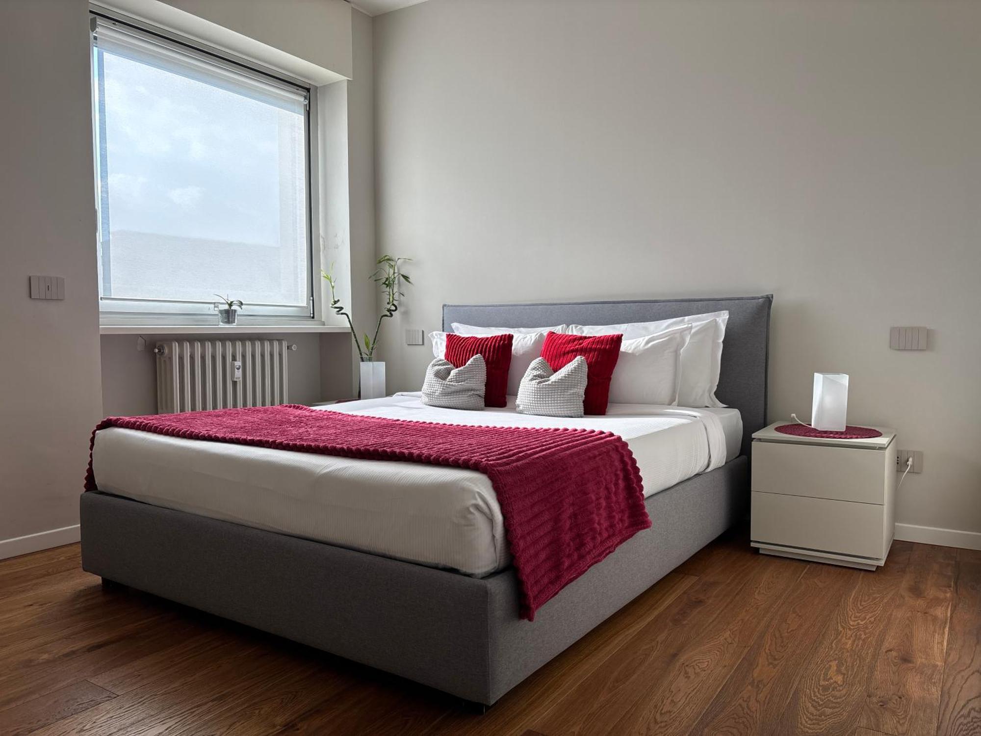 Deluxe One-Bedroom Apartment City View